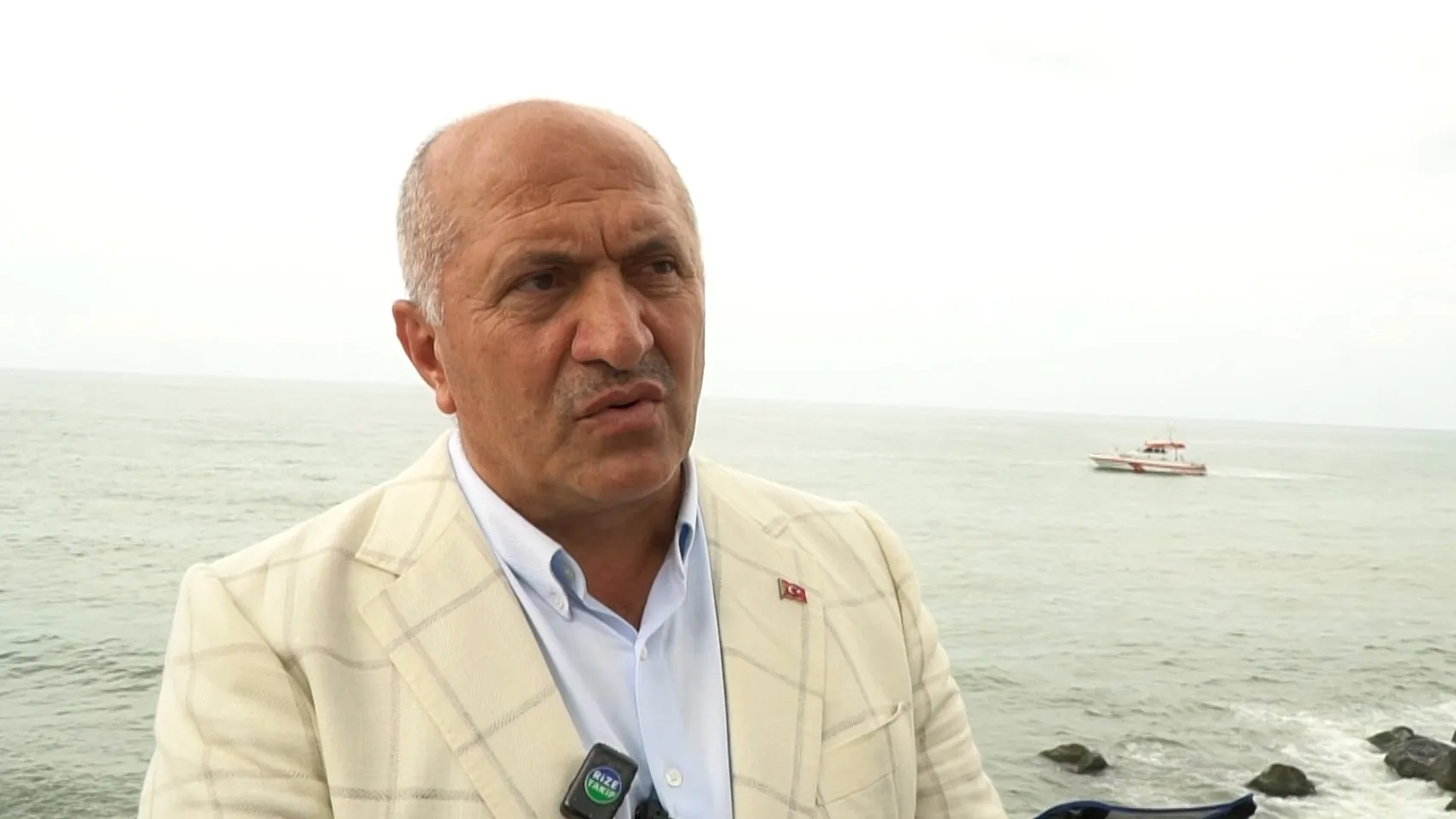 Rize'de kaybolan çocuk için 2. gün Dalgıç, su altında el yordamıyla arıyor