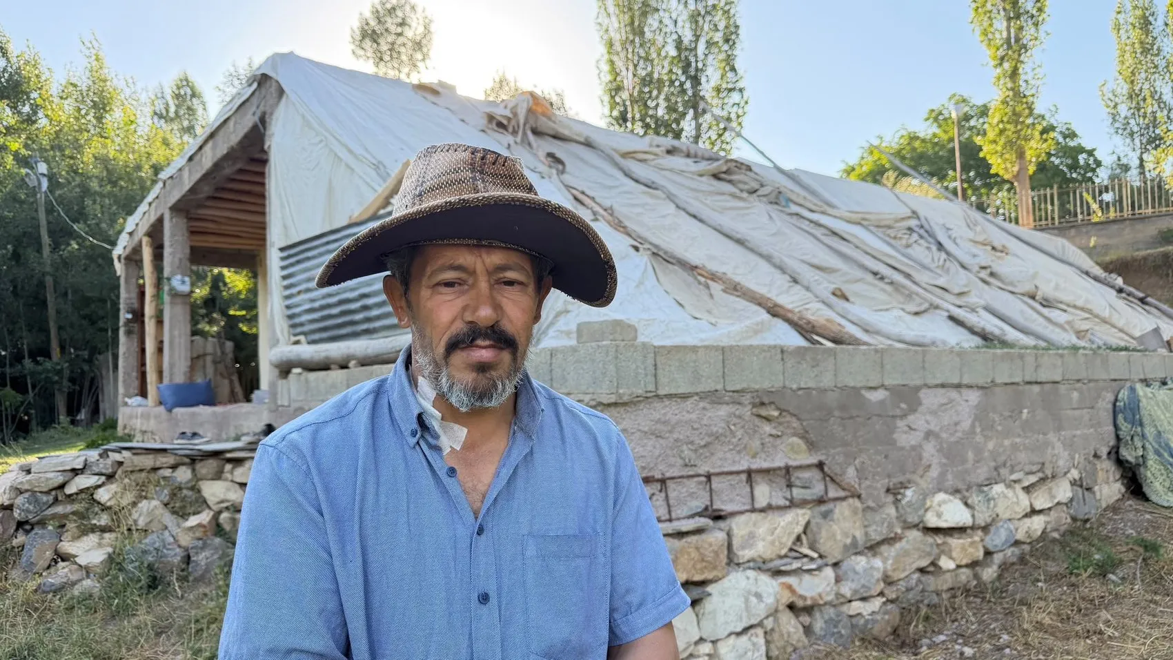 Hakkari'de yer minderiyle kazanılan fen lisesi başarısı, tek odalı evi şantiyeye çevirdi