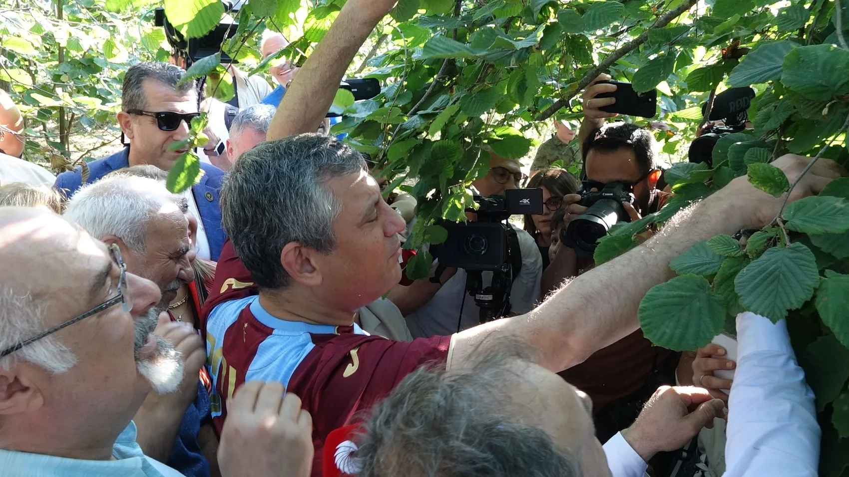 Özgür Özel fındık bahçesinde iktidar sözü verdi