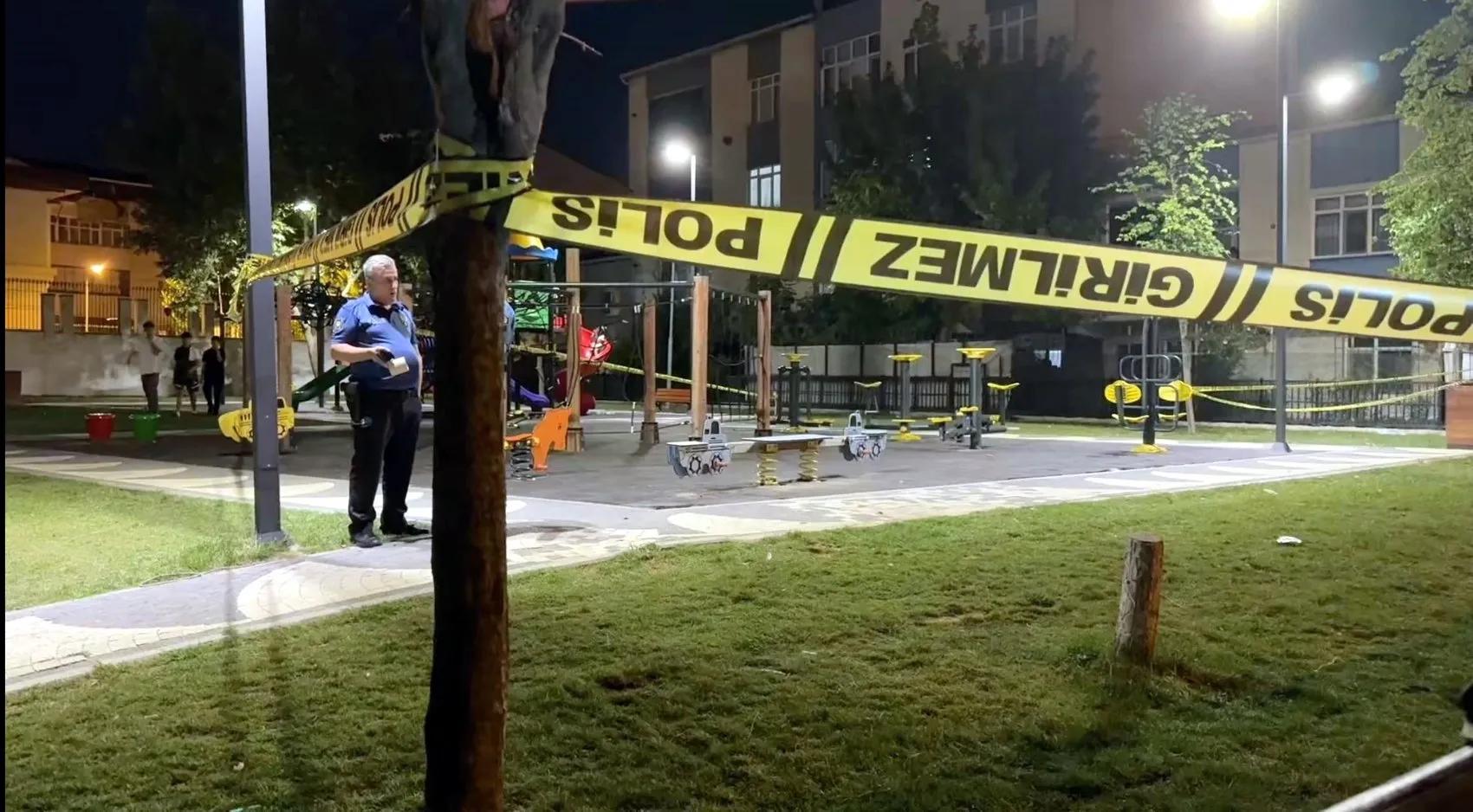 Avcılar’da parkta oturan adama çocuk yaştaki saldırgandan kurşun