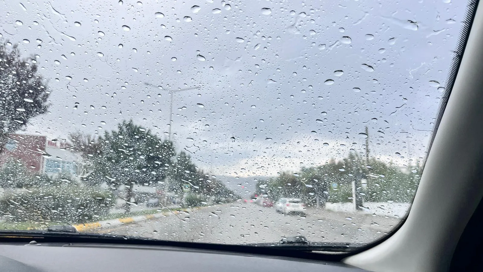 Sakarya'da sağanak günlük yaşamı olumsuz etkiledi