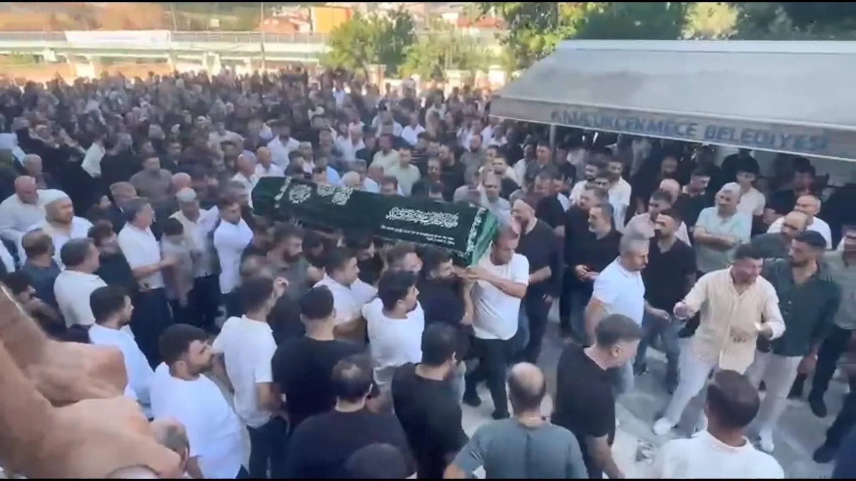 Kafede oyun oynarken vurulan iki kişi hayatını kaybetti