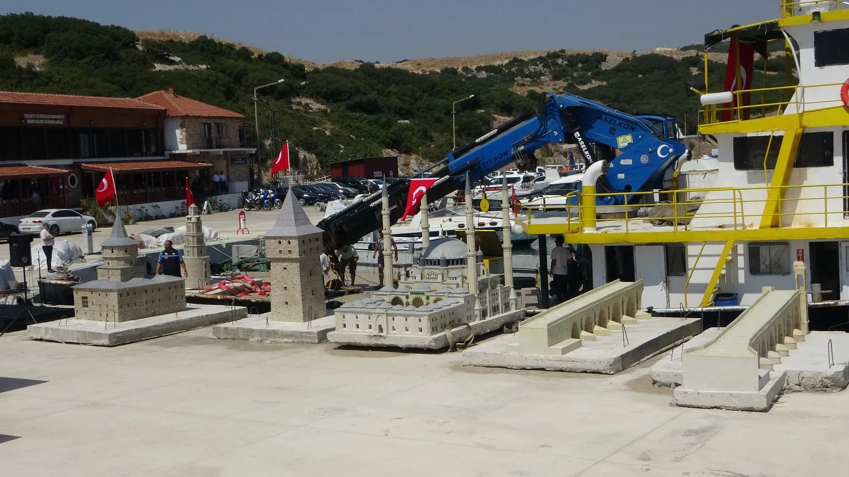 Saros'un dibine Edirne'nin simgeleri yerleşti, maketler resif oldu