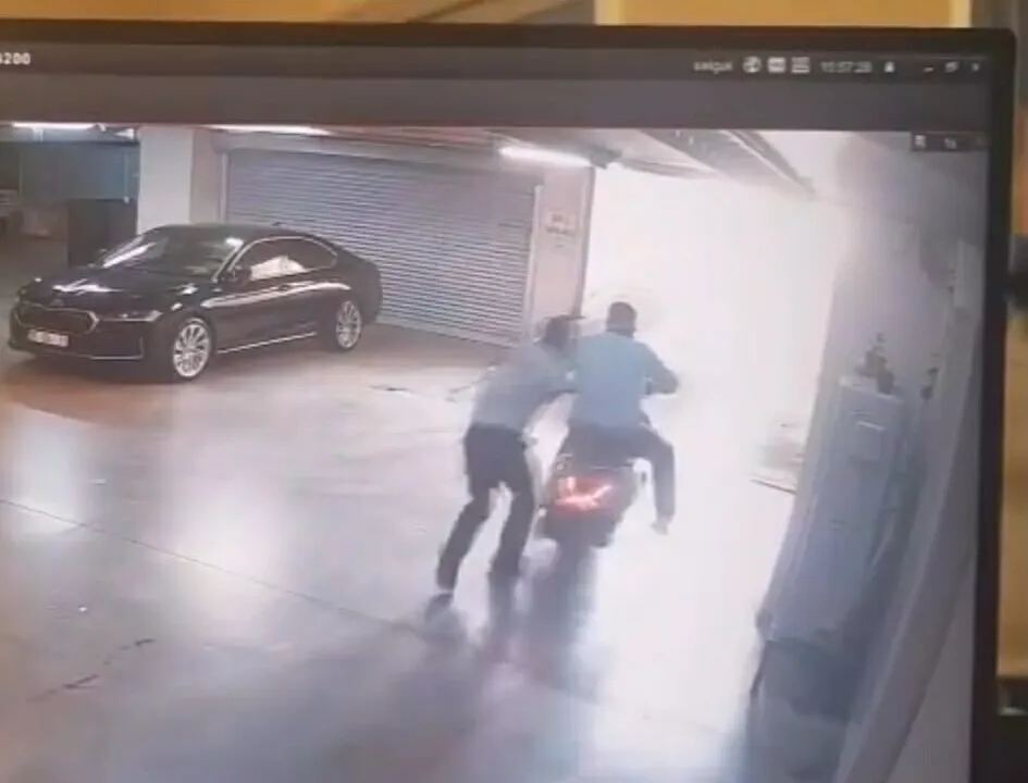 Çiğli Belediye Başkanı’nın aracına silahlı saldırı anı kamerada