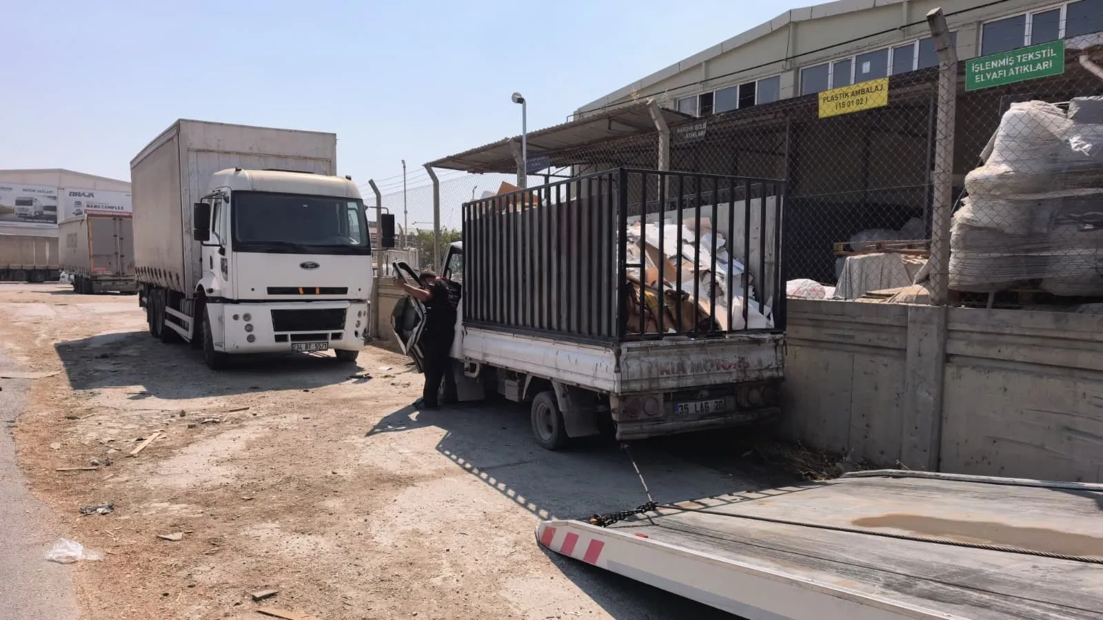 İnegöl'de korkutan an Kalp krizi geçiren sürücü park halindeki kamyona çarptı
