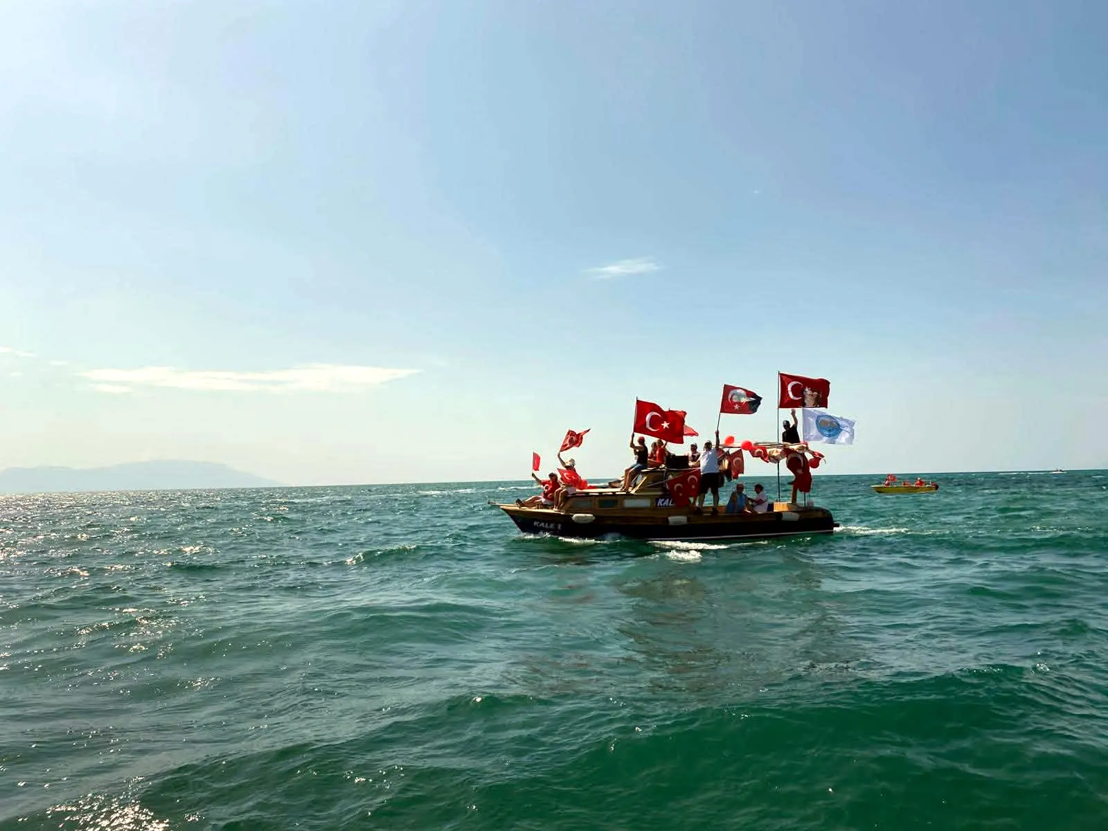 Saros Körfezi'nde dev konvoy: 200 tekneyle zafer selamı