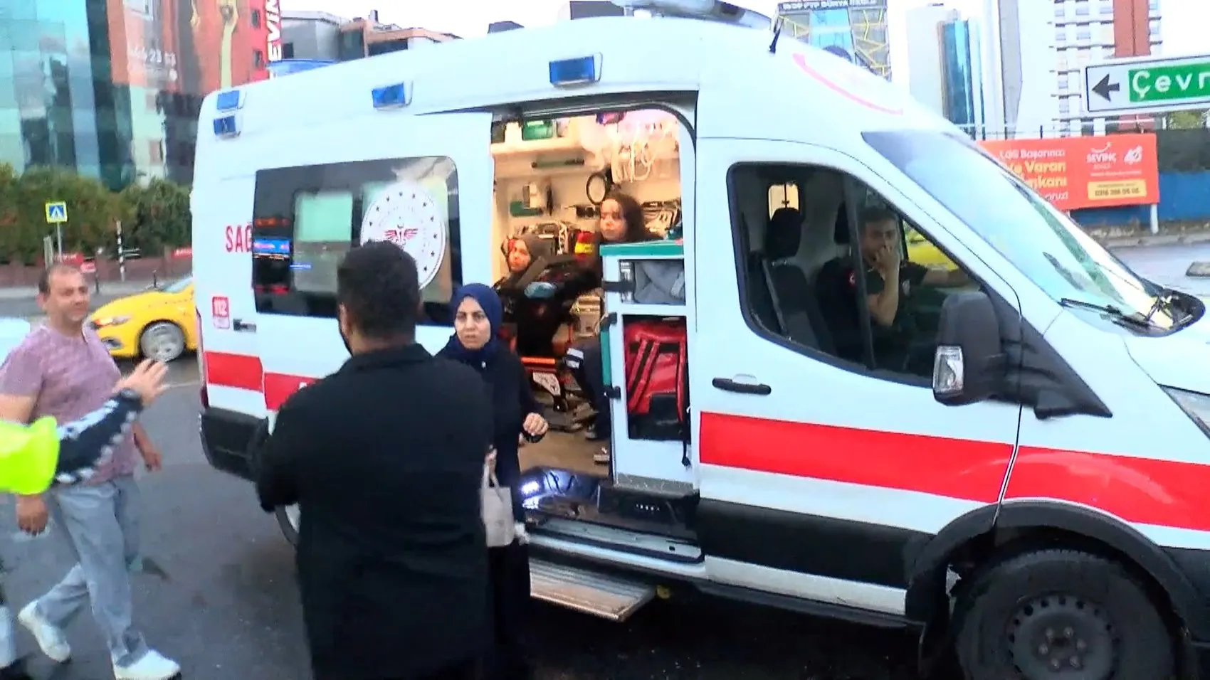 Küçükbakkalköy'de sabah kazası Otomobil takla attı, 2 yaralı