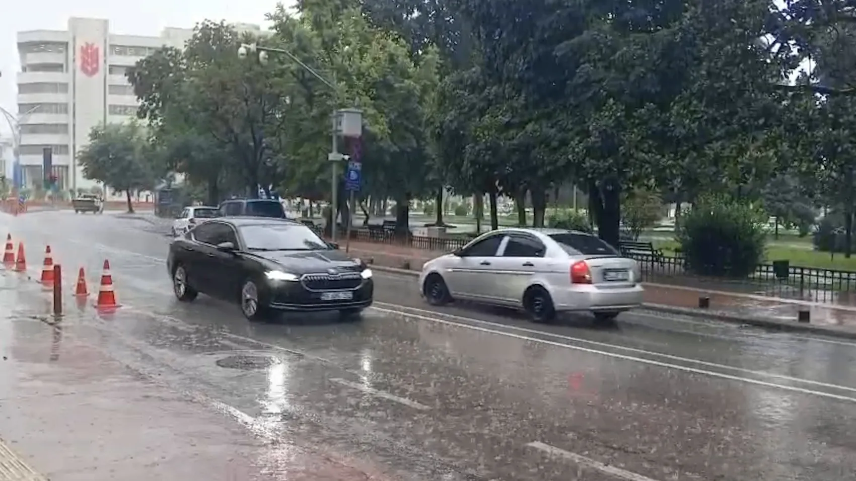 Samsun'da sağanak hayatı felç etti