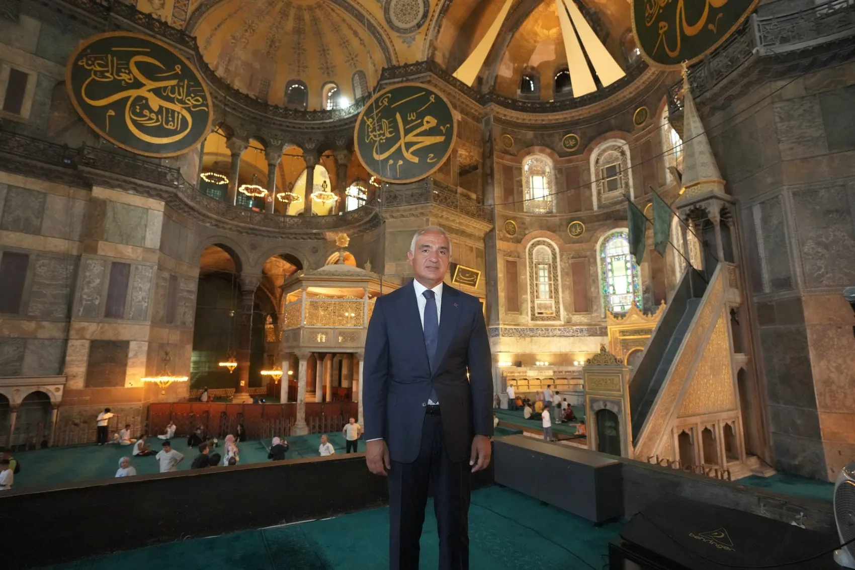 Bakan Ersoy Ayasofya'da Yürütülen Restorasyonun Kalbine İndi Kubbe Dışarıdan Güçlendirilecek