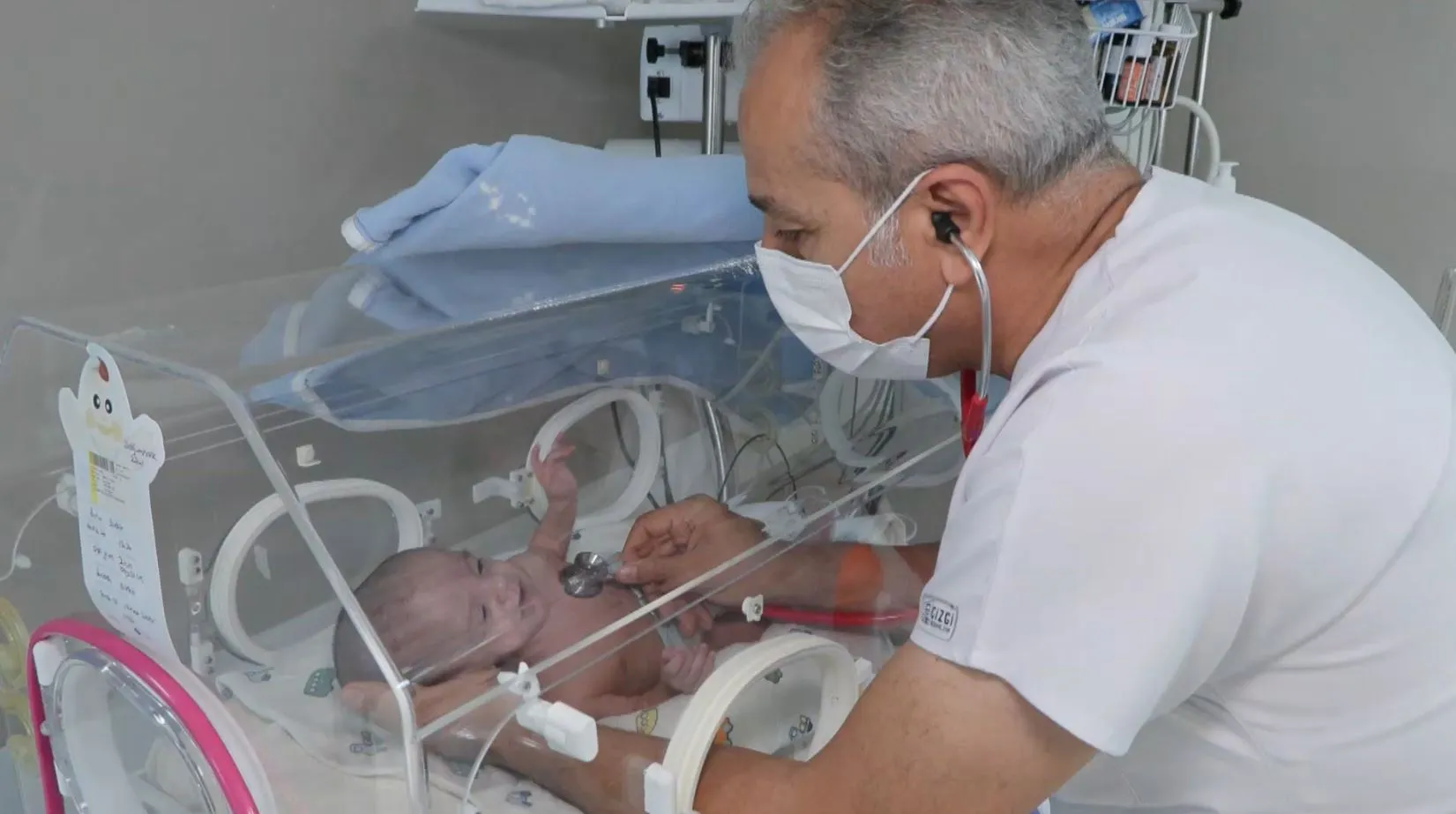 500 gramlık mucize Doruk bebek 5 ay sonra evine döndü