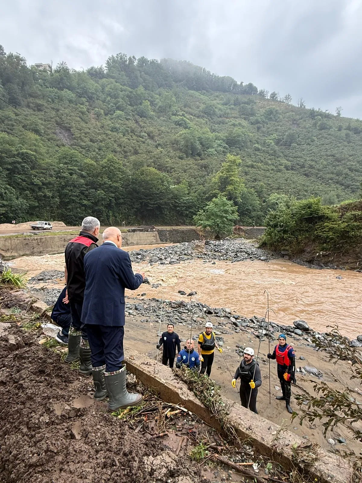 Giresun'da sel suları çekildi iki kişi aranıyor