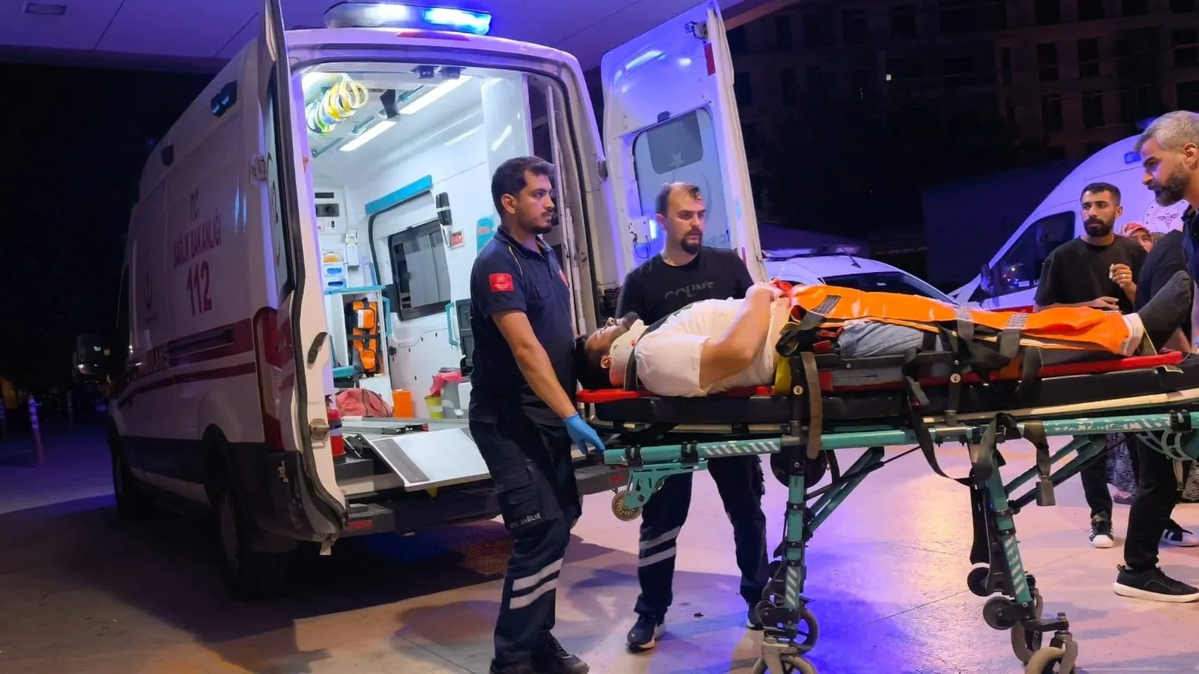 İnegöl yolunda feci kaza Motosikletli genç ağır yaralandı