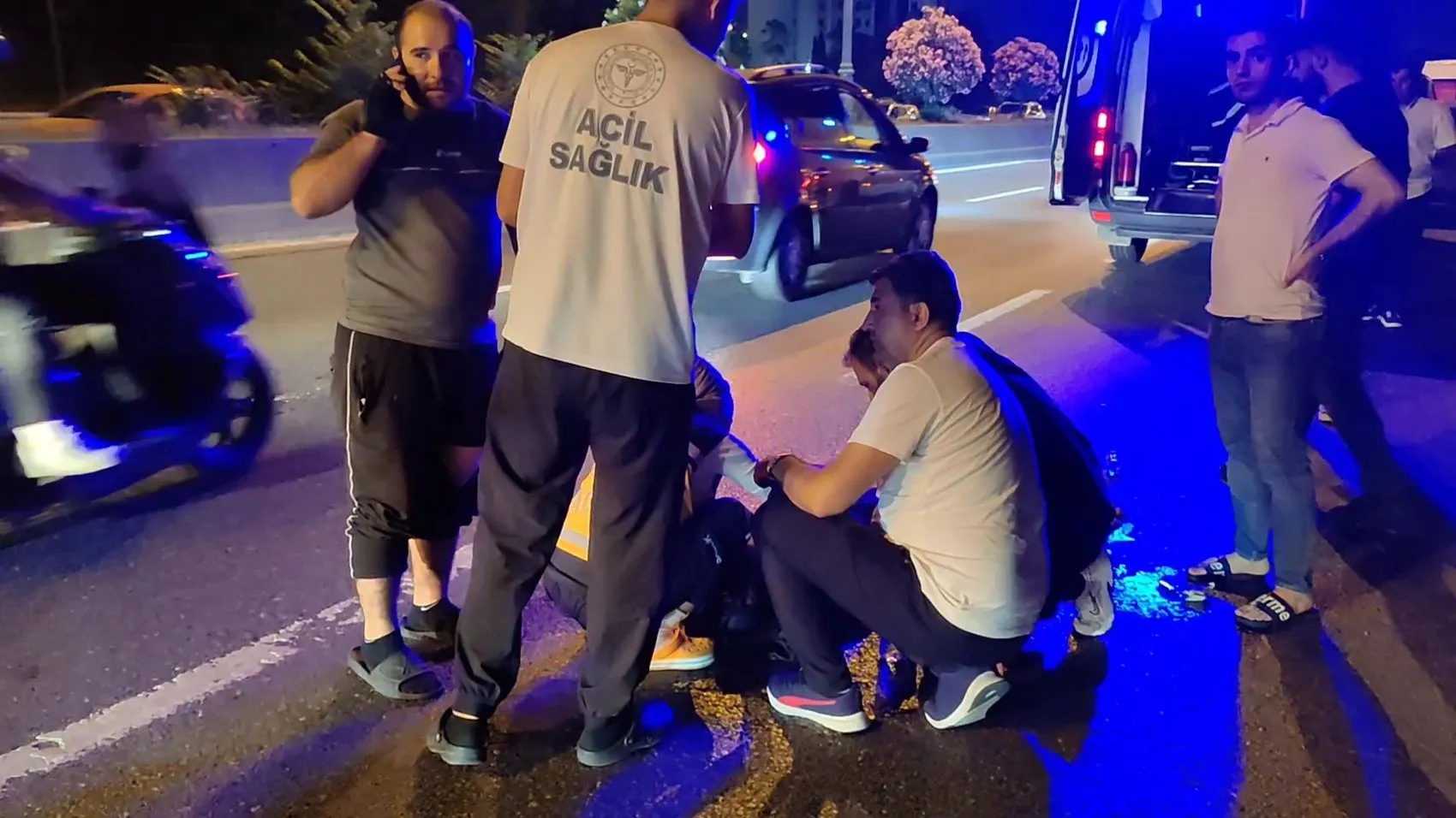 Bağcılar’da gece yarısı motosiklet kazası 2 kişi yaralandı