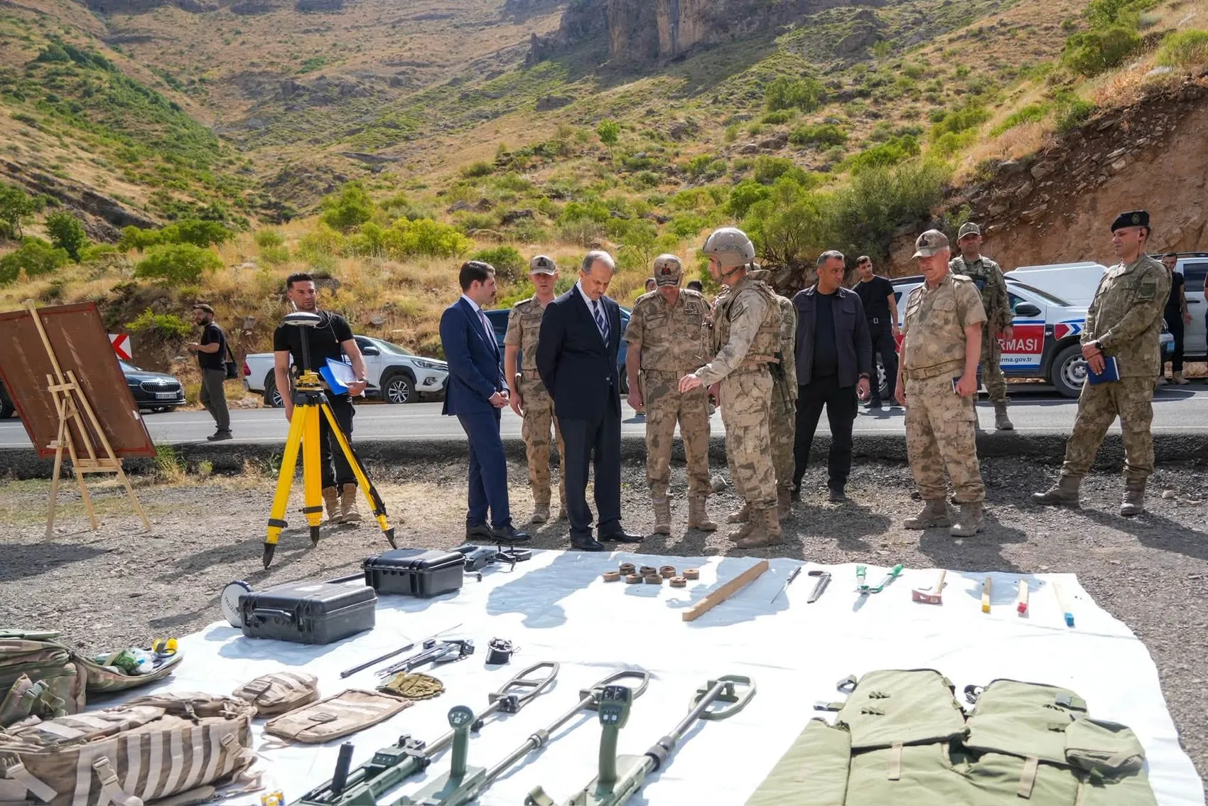 Hakkari’de yıllardır kapalı kalan araziler mayınlardan arındırılıyor
