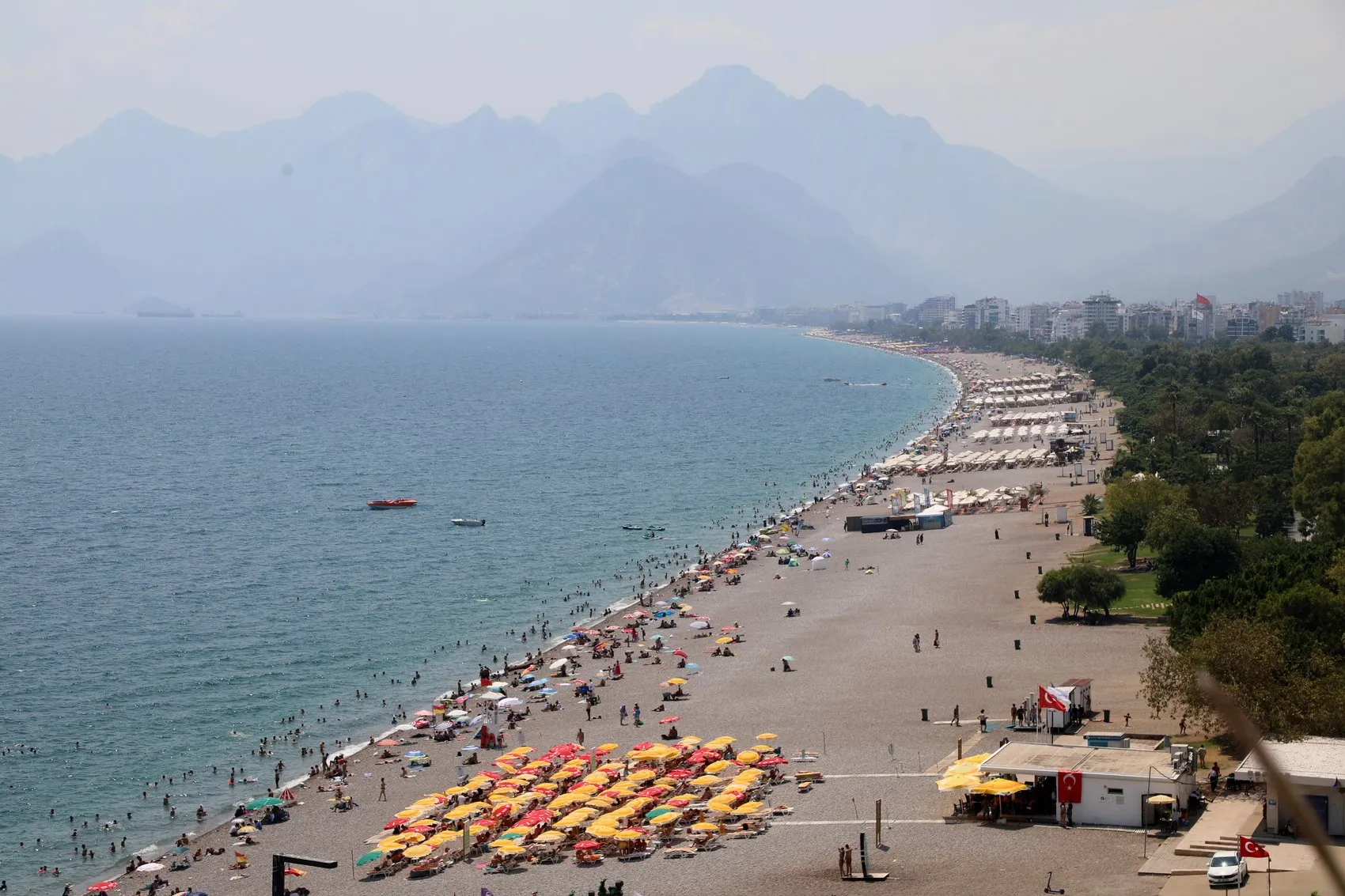 Antalya kavuruyor Termometreler 39 dereceyi gösterdi