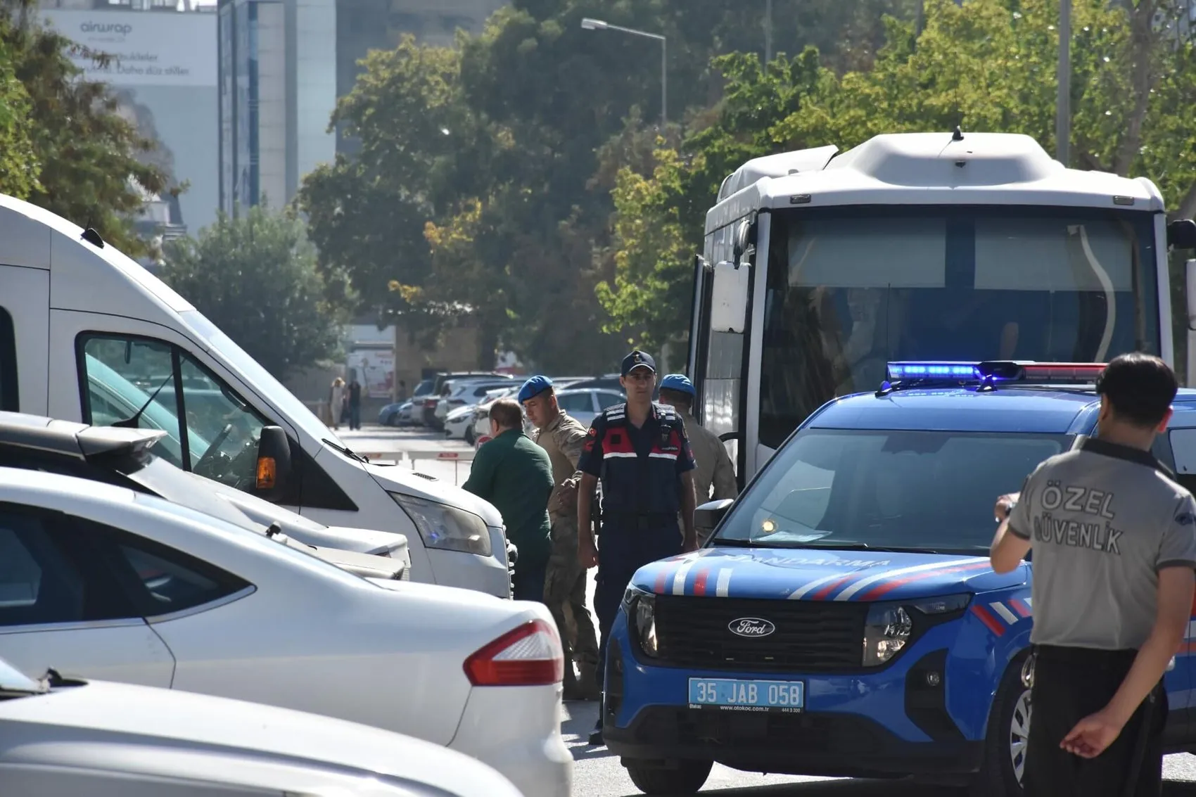 Menderes Belediye Başkanı İlkay Çiçek adliyeye sevk edildi