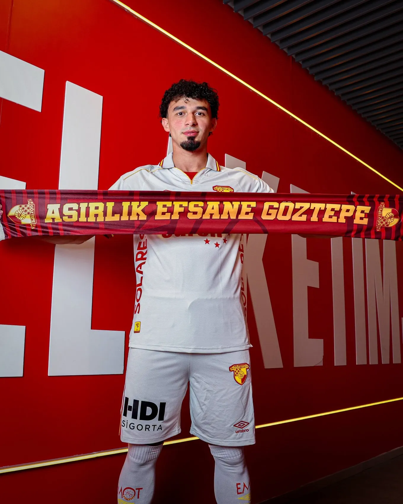 Göztepe kanat operasyonunu Gökdeniz Bayrakdar ile tamamladı