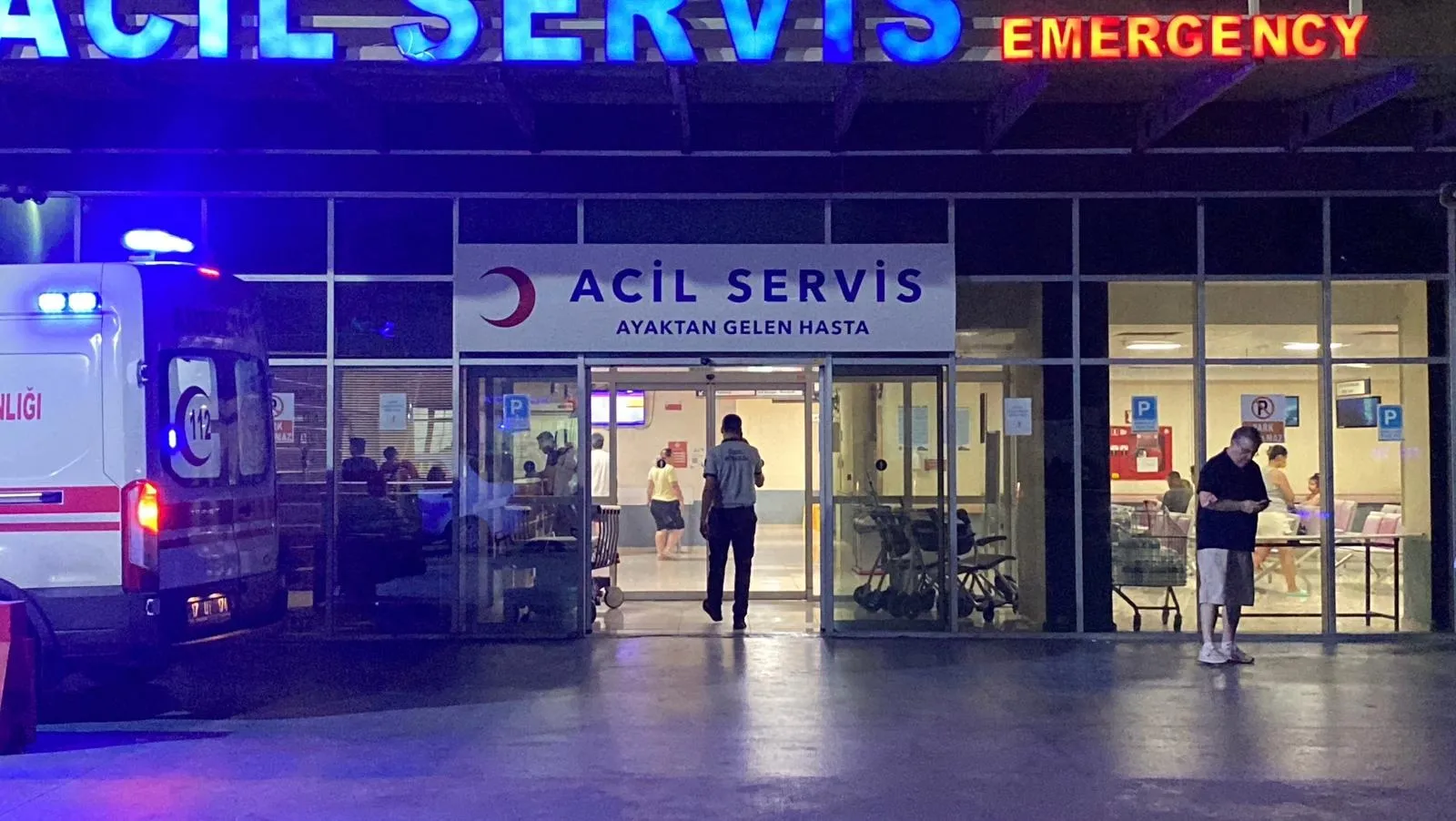 Cem Yılmaz göğüs ağrısı sonrası anjiyoya alındı