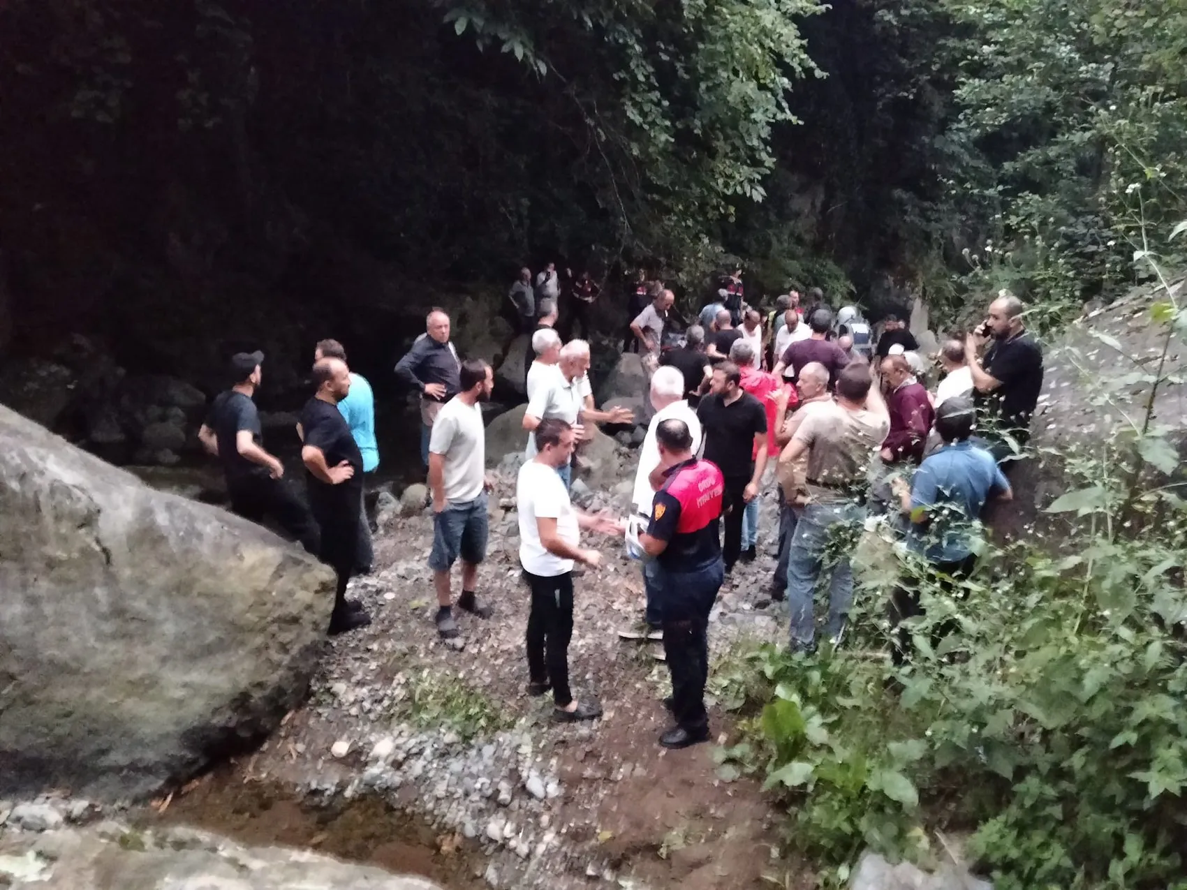 Fındık bahçesine giden iki kardeş, dere kenarında ölü bulundu