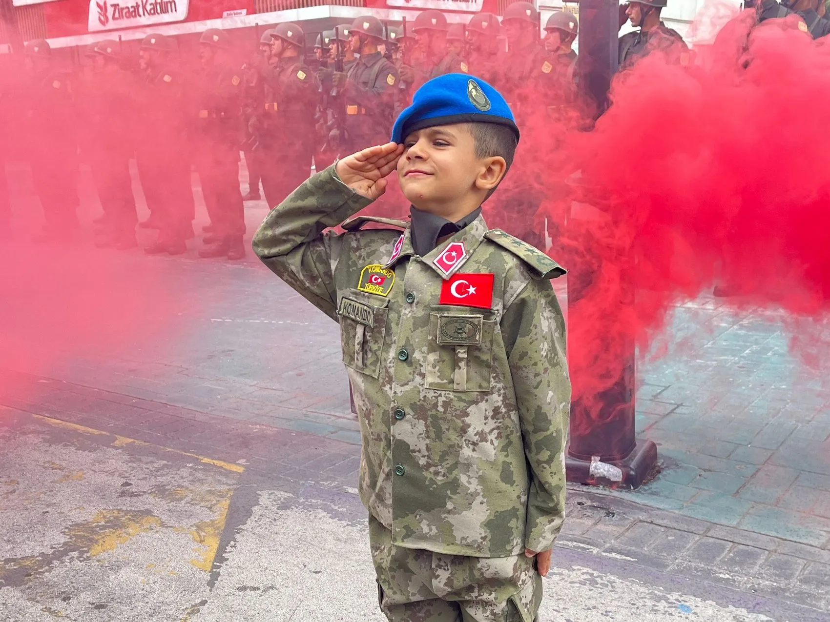 Bolu sokaklarında mavi berelilerin zafer yürüyüşü