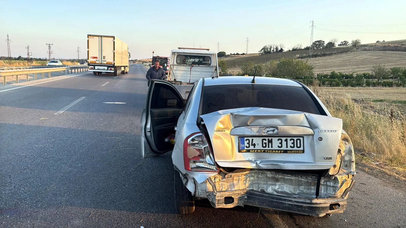 Edirne’de göçmenleri taşıyan otomobil kaza yaptı