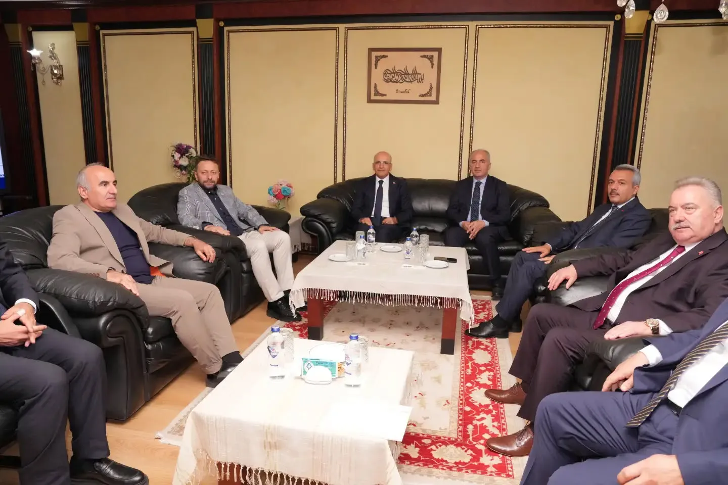 Mehmet Şimşek Rize’de iş dünyasıyla bir araya geldi