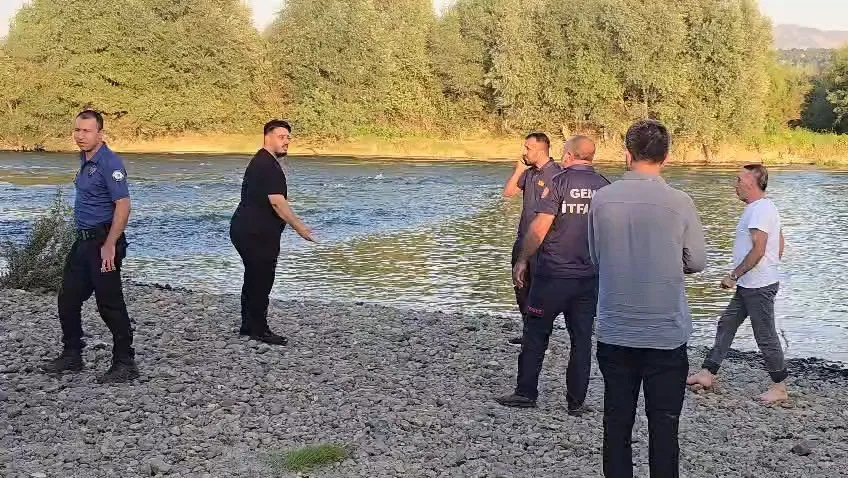 Bingöl’de nehirde kaybolan genci bulmak için ekipler seferber oldu