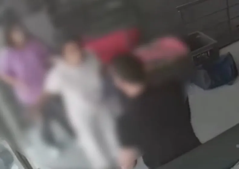 Spor salonunda boğazını sıktı, o anlar kamerada