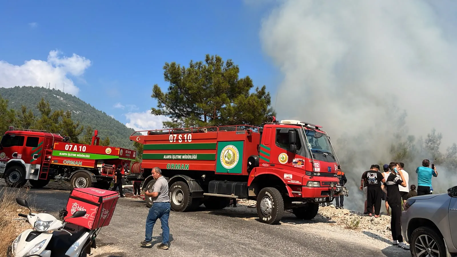 Antalya’da iki noktada orman yangını başladı