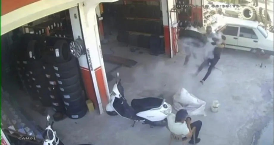 Gaziantep'te lastik tamircisinde korku dolu anlar Patlama anı kamerada