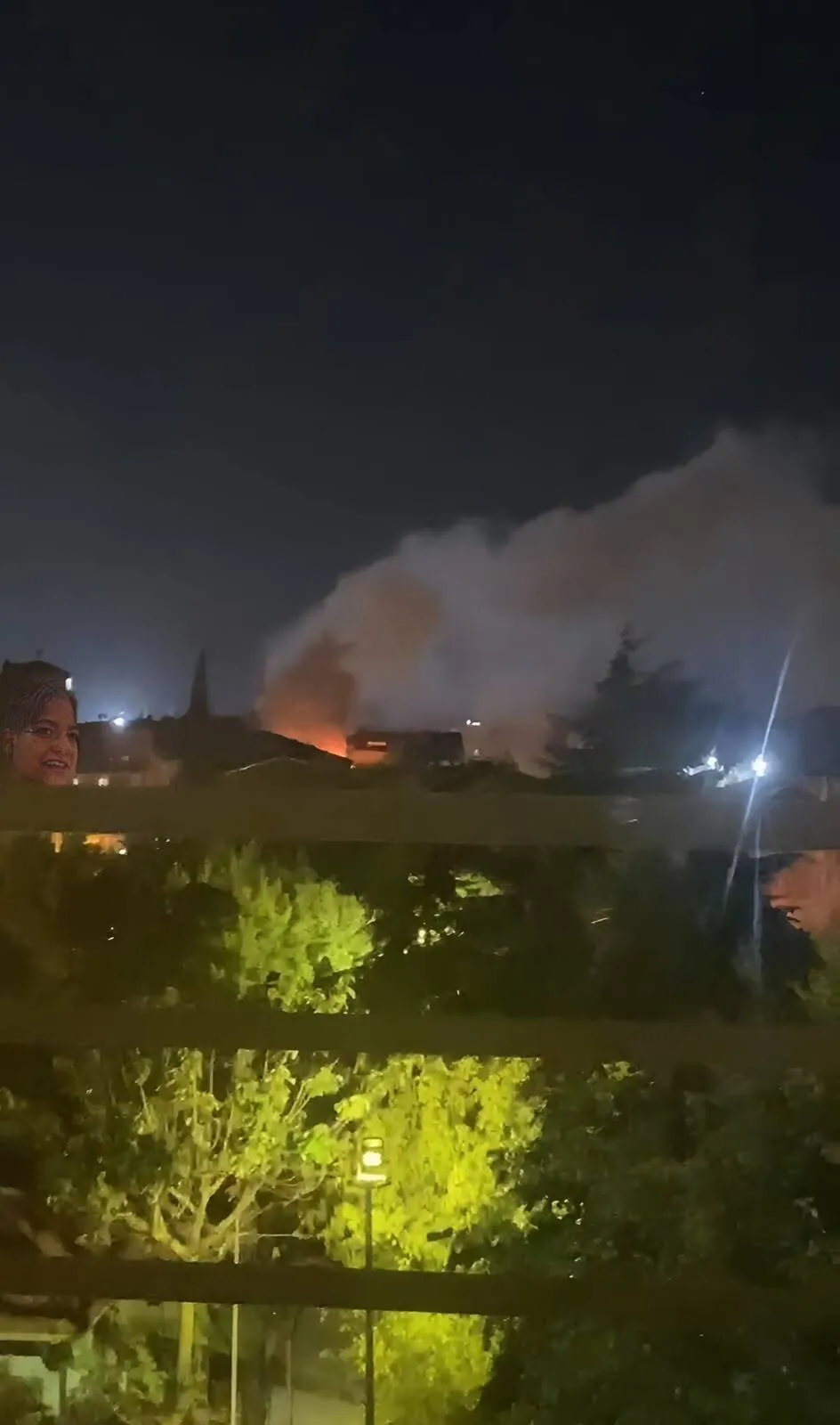 Küçükçekmece’de gece yarısı çatı yangını paniği