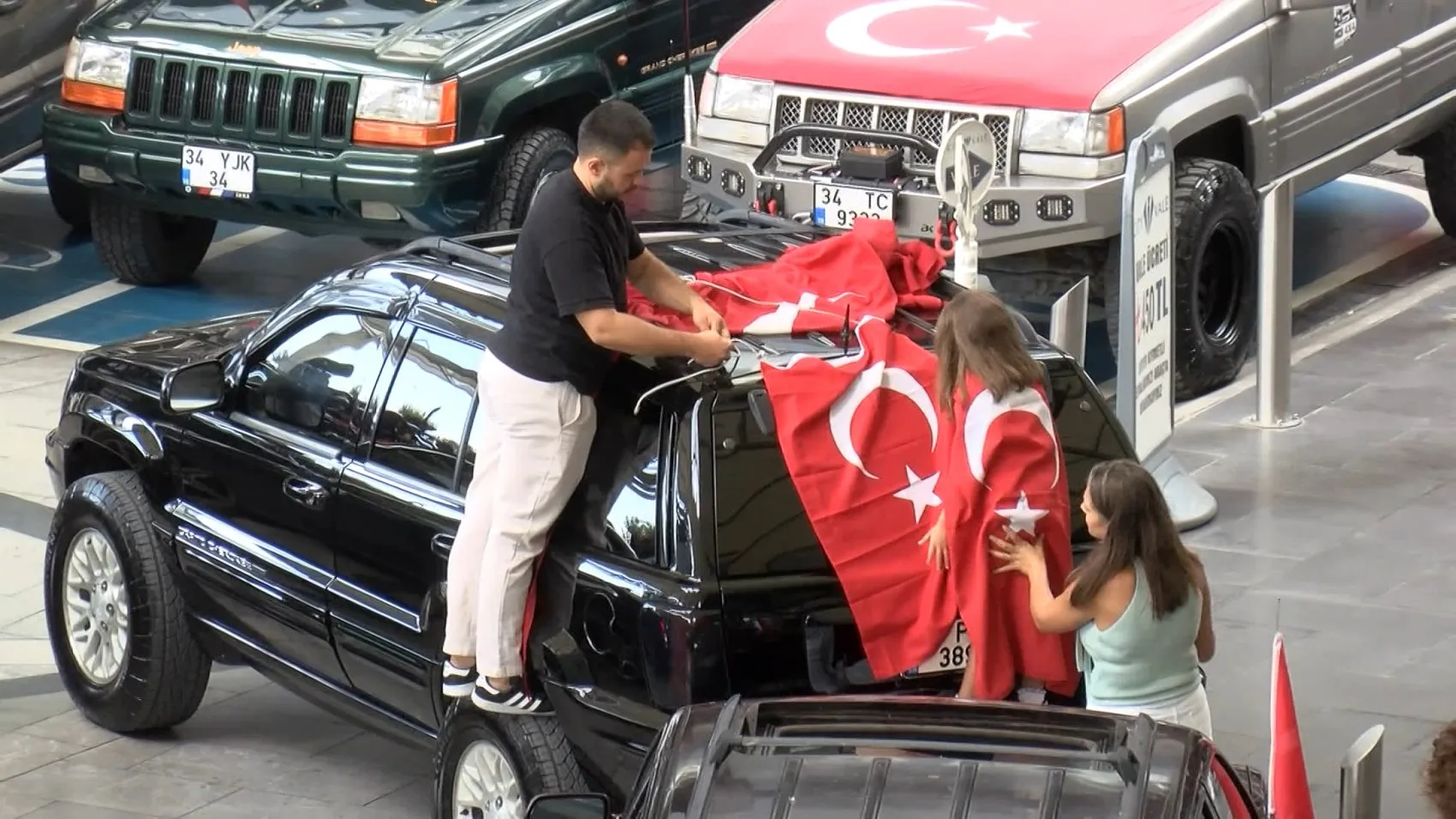 İstanbul sokaklarında dev konvoy: 70 cip 30 Ağustos için bir araya geldi