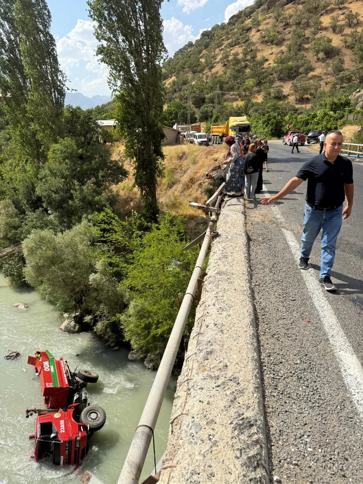 Zap Suyu'na uçan arazözde 3 yaralı