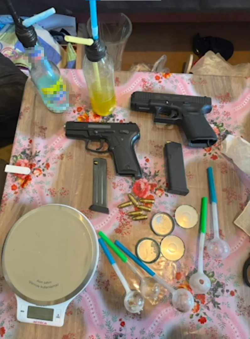Edirne merkezli operasyonda uyuşturucu tacirlerine kelepçe