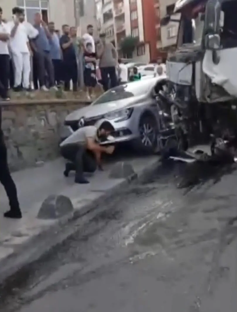 Esenler'de kontrolden çıkan hafriyat kamyonu ortalığı birbirine kattı