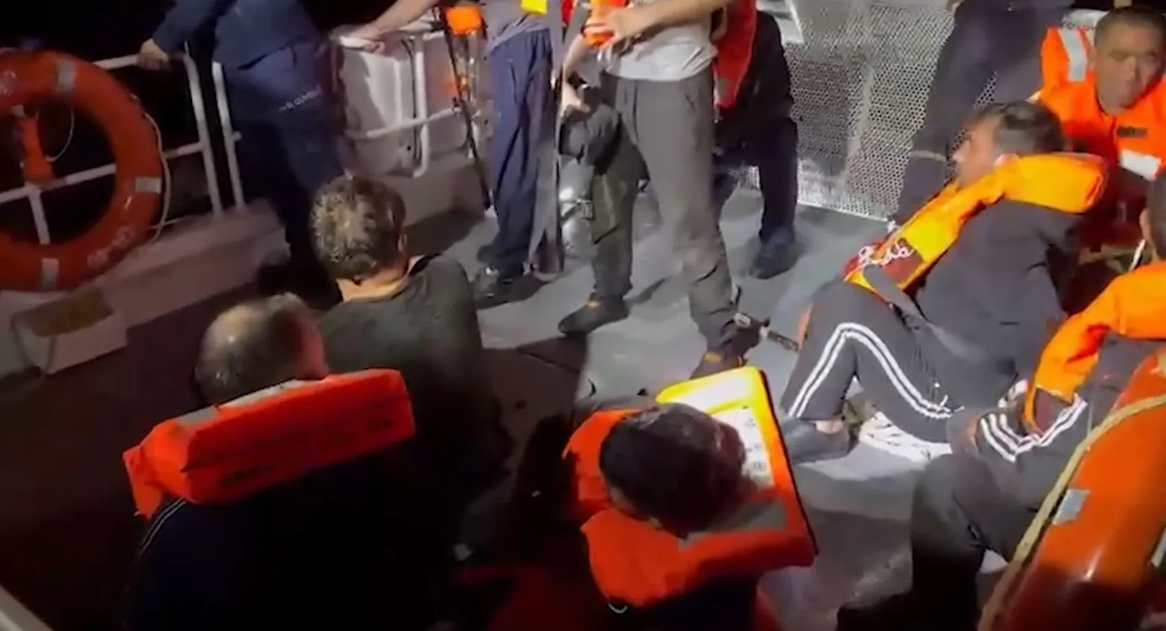 Karadeniz’de Nefes Kesen Kurtarma Su Alan Gemideki 13 Kişi Son Anda Tahliye Edildi