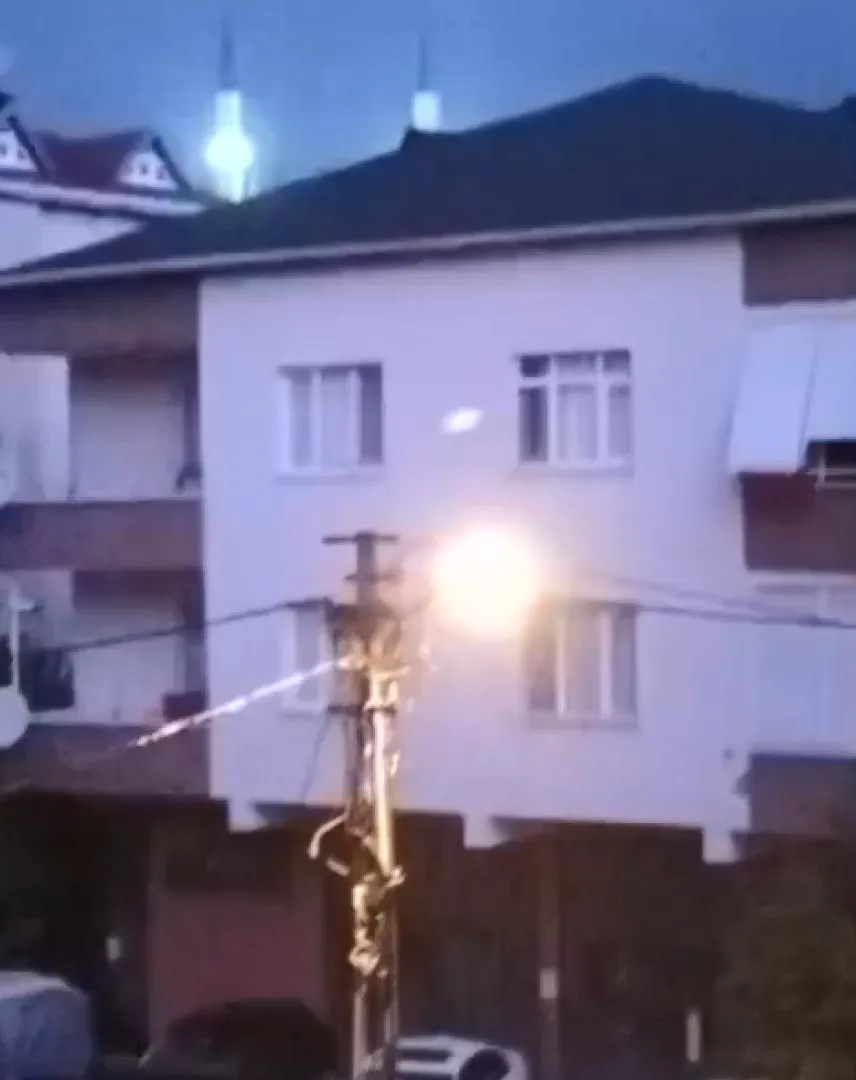 İstanbul’da Geceyi Etkisi Altına Alan Sağanak, Sabah Trafiğini Vurdu
