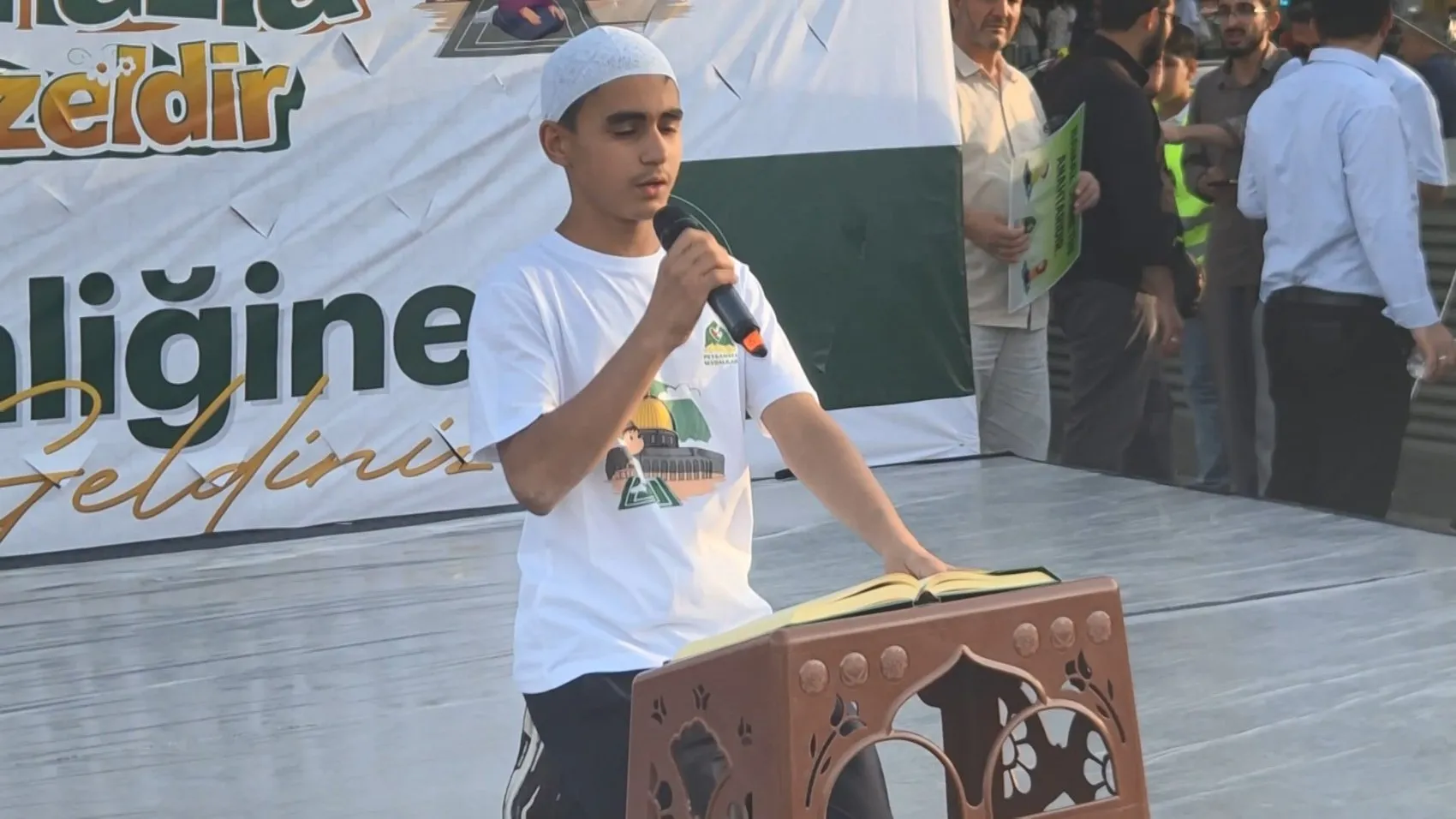 Başakşehir’de yüzlerce çocuk namaz eğitimi sonrası bir araya geldi