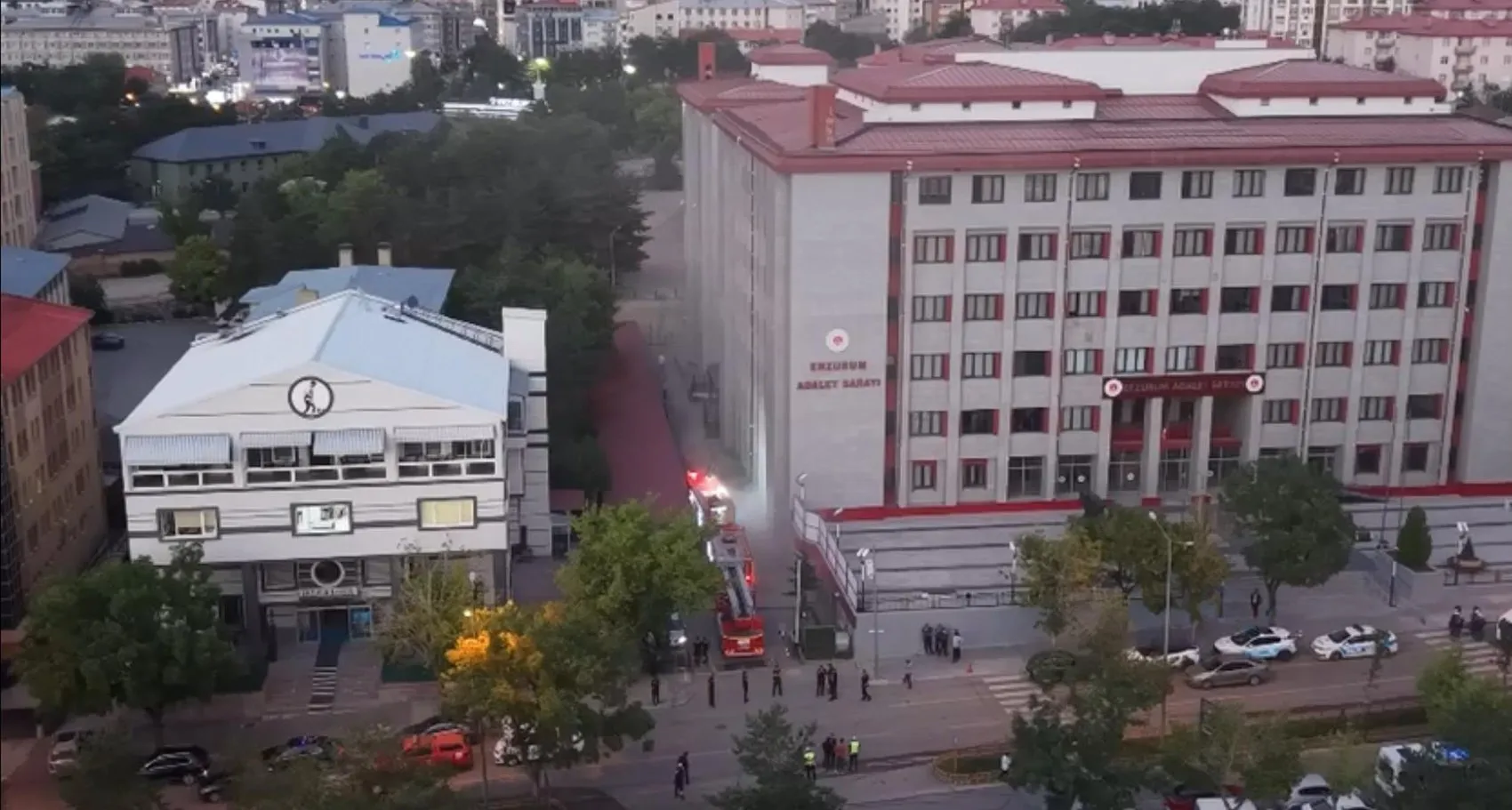 Erzurum Adliyesinde arşiv bölümünde yangın paniği yaşandı