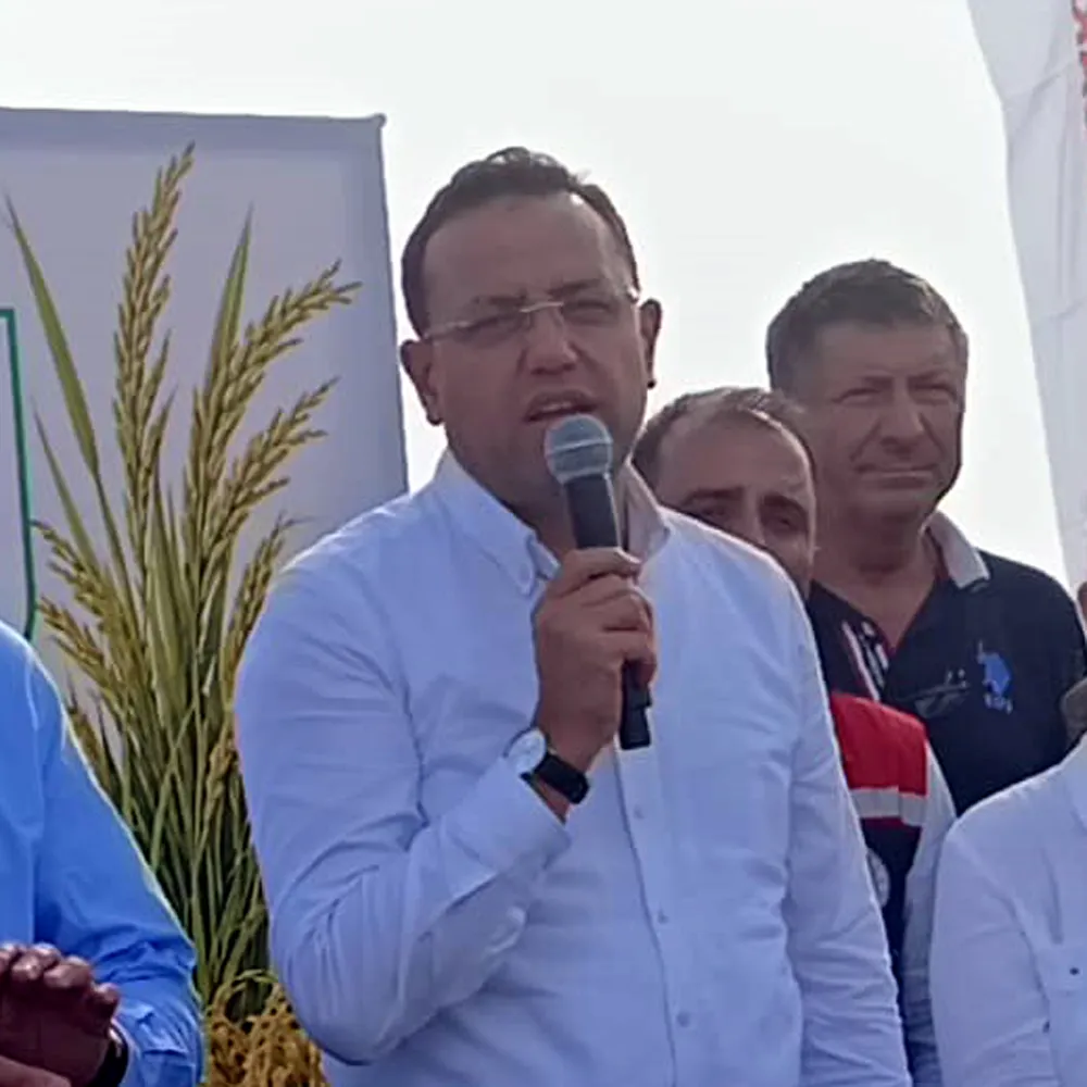 Edirne'de çeltik hasadı başladı, Bakan Yardımcısı biçerdövere bindi