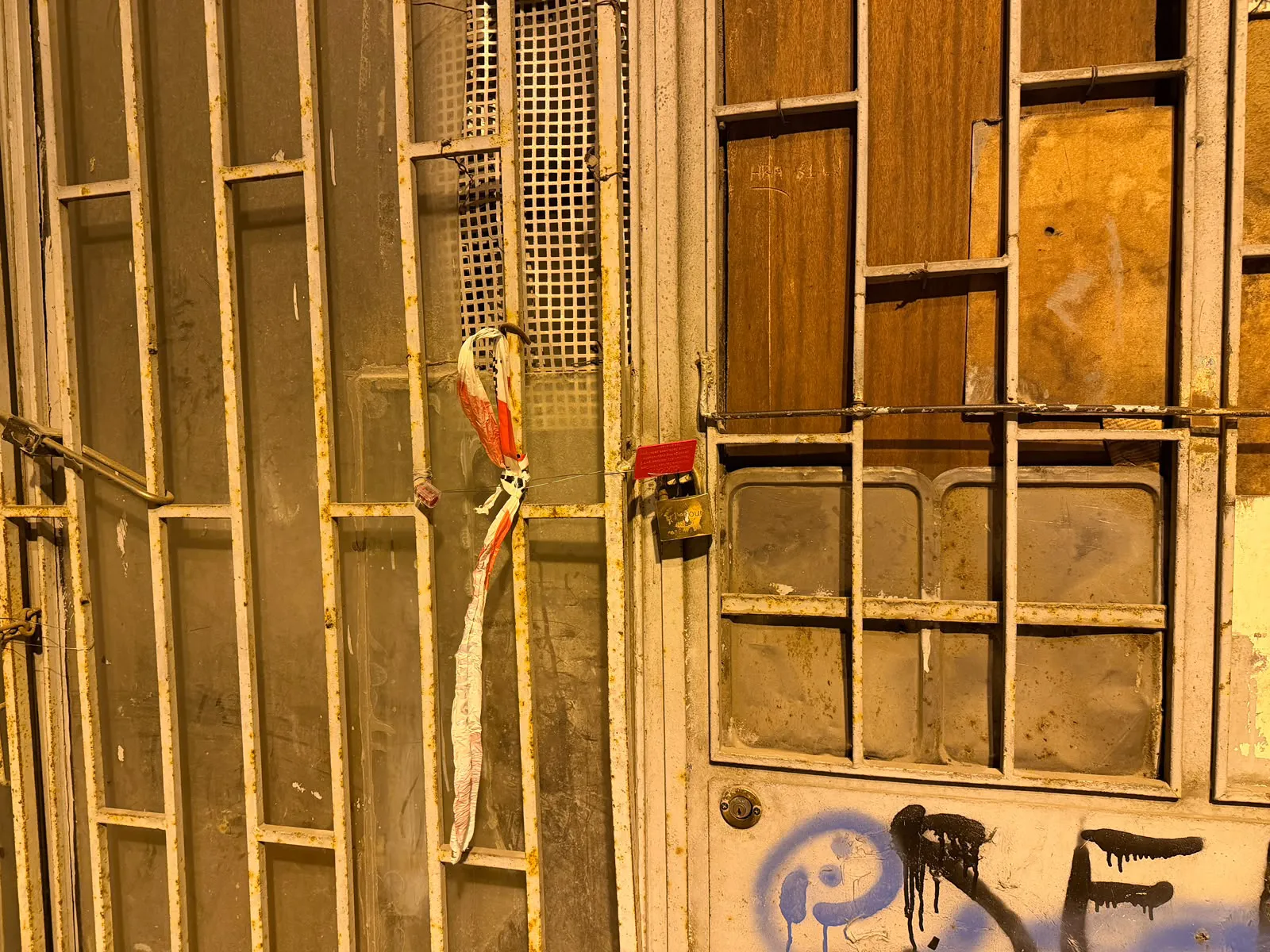 Güngören'de gece yarısı dehşeti 5 katlı binanın balkonu çöktü