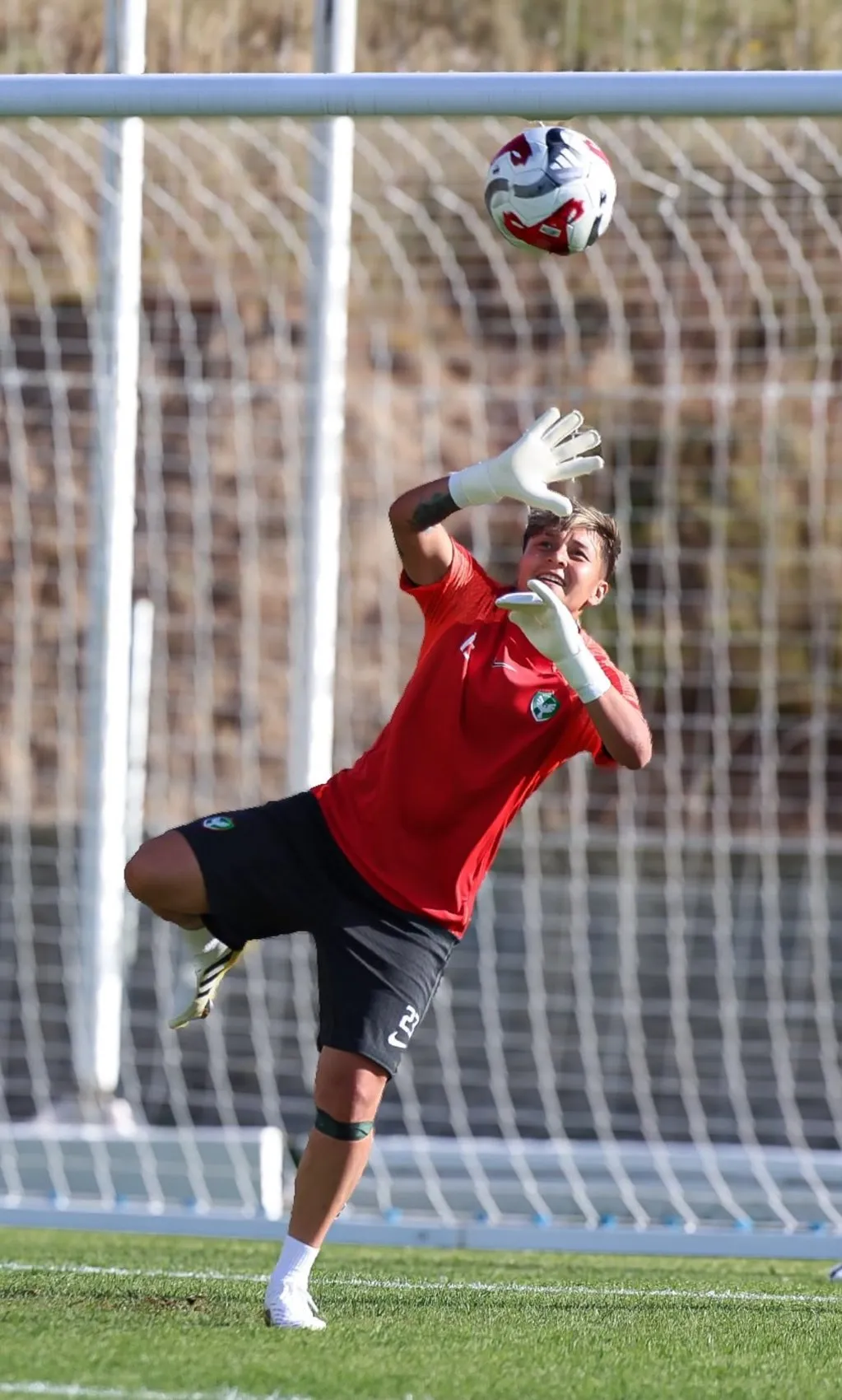 Amedspor kadın futbolcuları sezonu Erciyes zirvesinde açtı