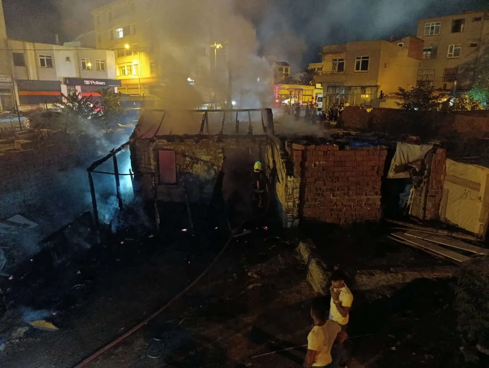 Keşan'da gece yarısı korkutan yangın