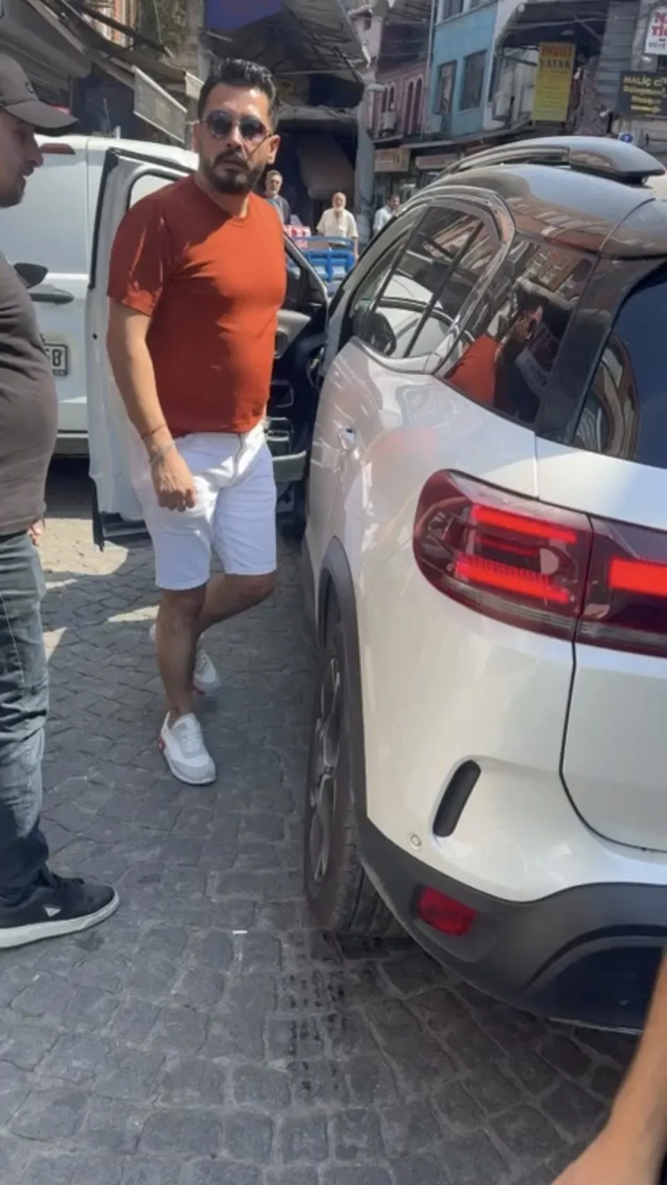Trafikte kuryeye saldıran sürücüye 180 bin lira ceza kesildi