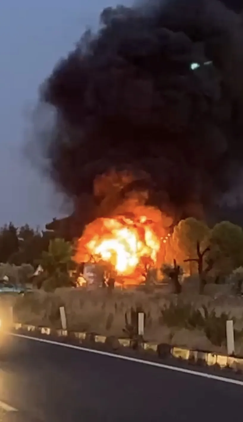 Köyceğiz'de tanker yangını ormanı tehdit etti 3 dekarlık alan zarar gördü