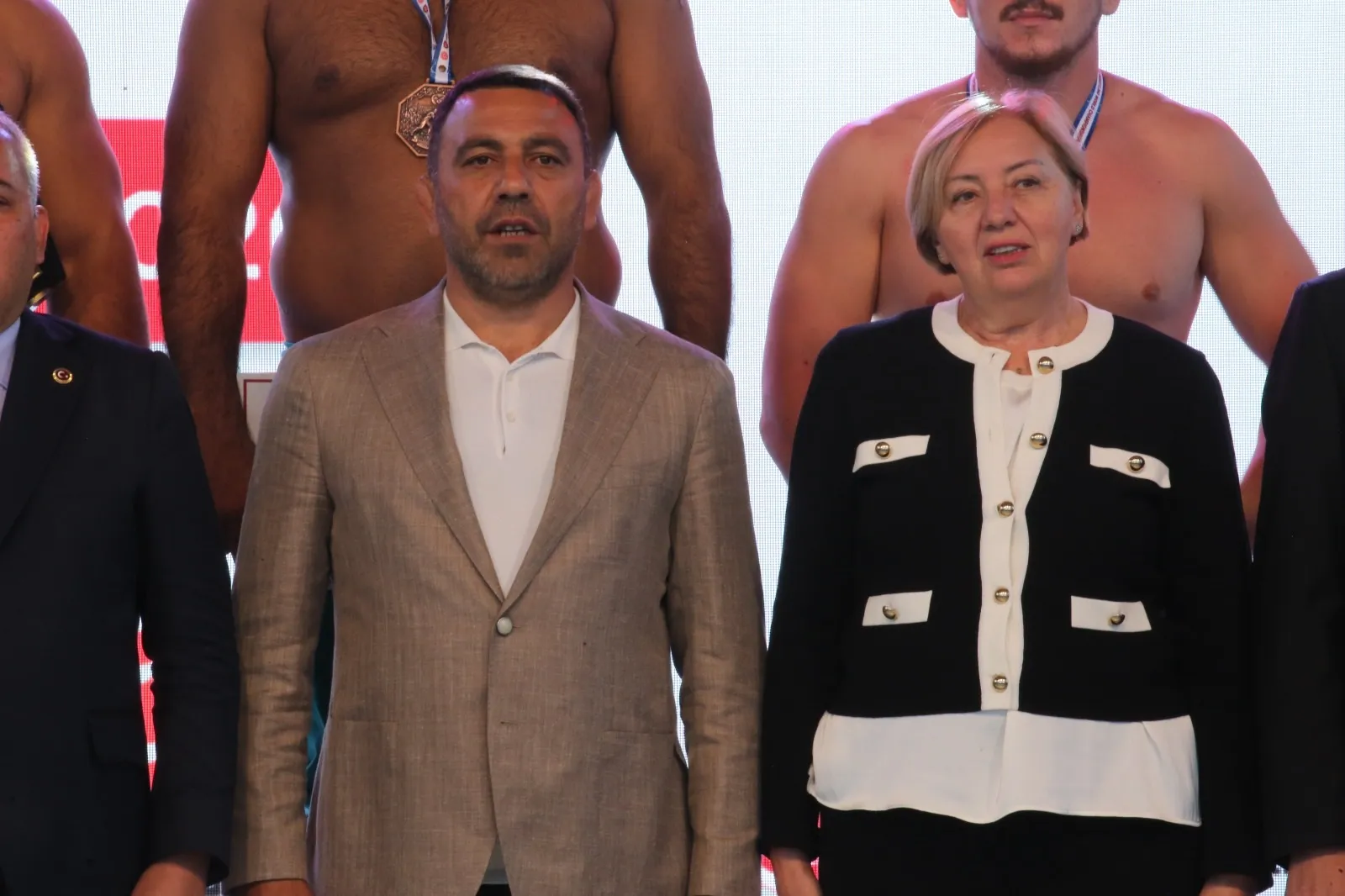 Minderin efendisi Feyzullah Aktürk dünyayı dize getirdi
