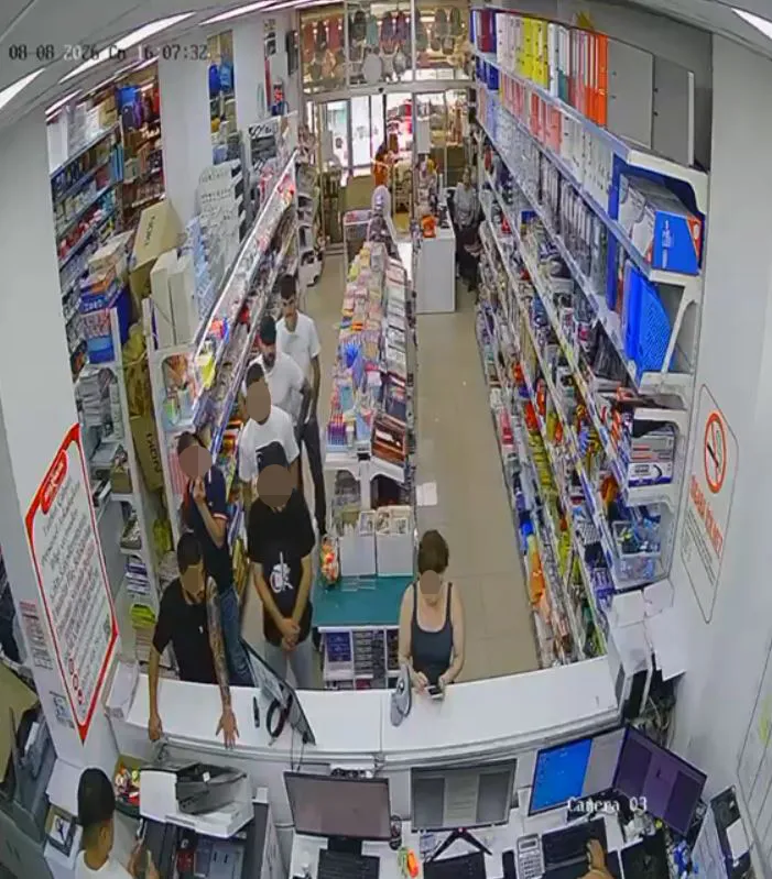Samsun'da altı kişi kırtasiyeciye saldırdı