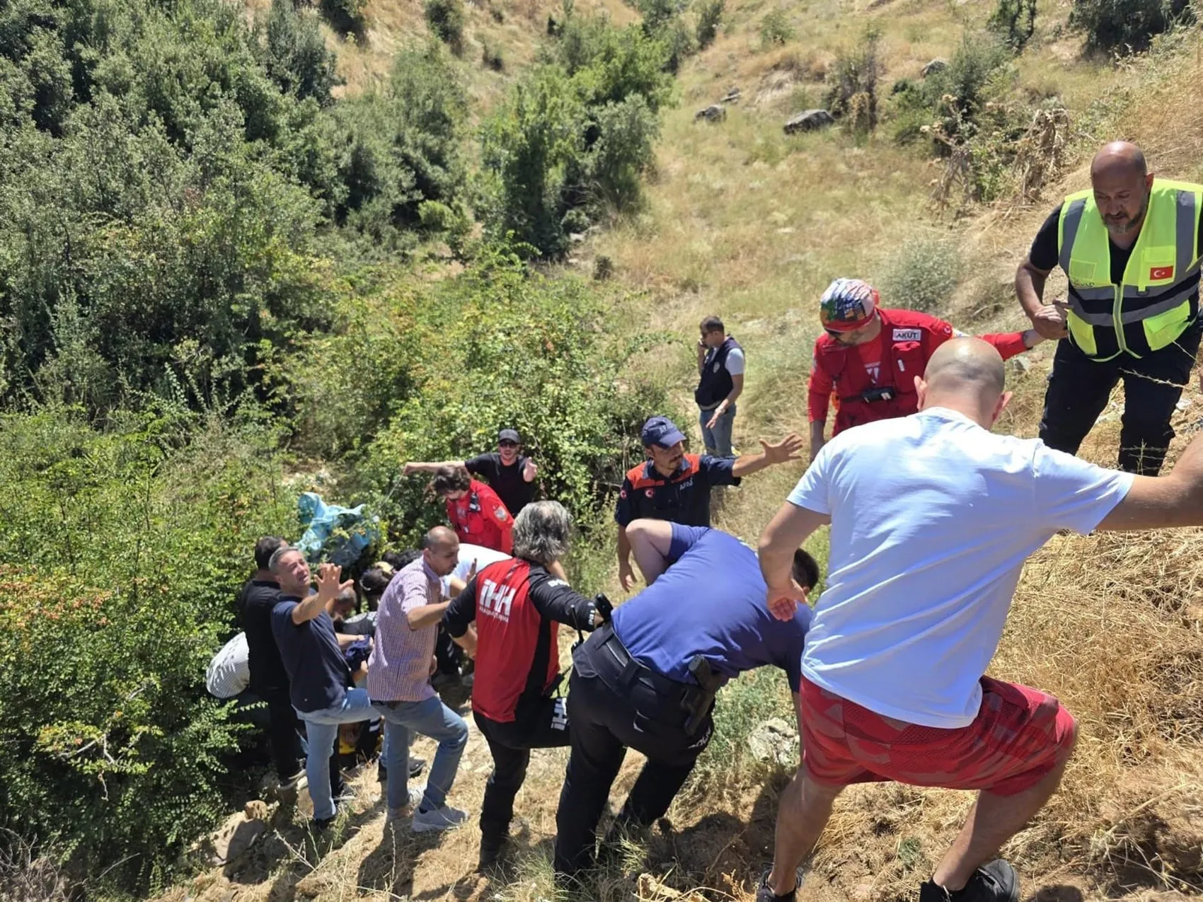 Alzheimer hastası 32 saat dere yatağında kaldı, dron buldu