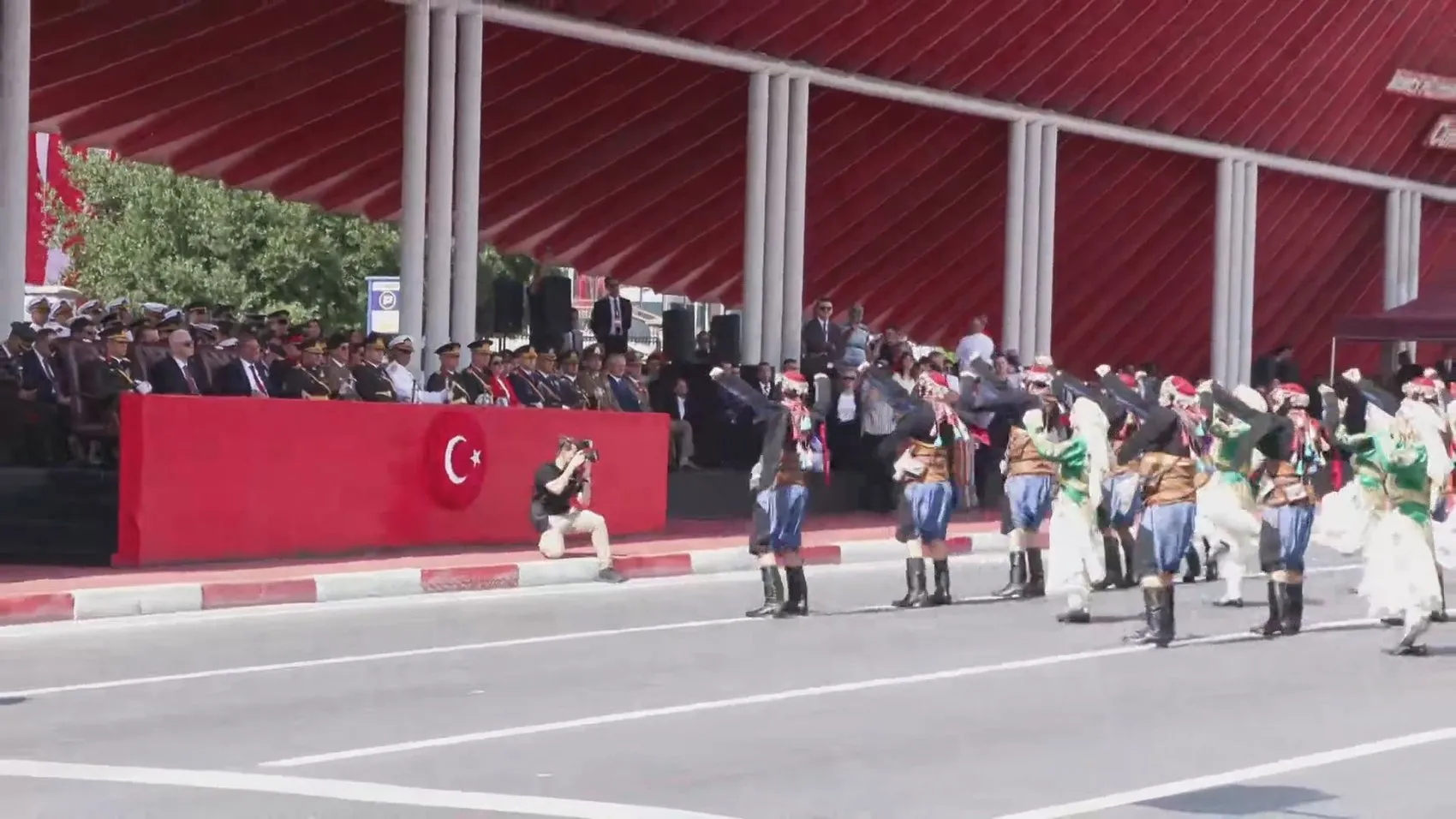 Vatan Caddesi'nde 104. yıl coşkusu: Zafer Bayramı törenle kutlandı