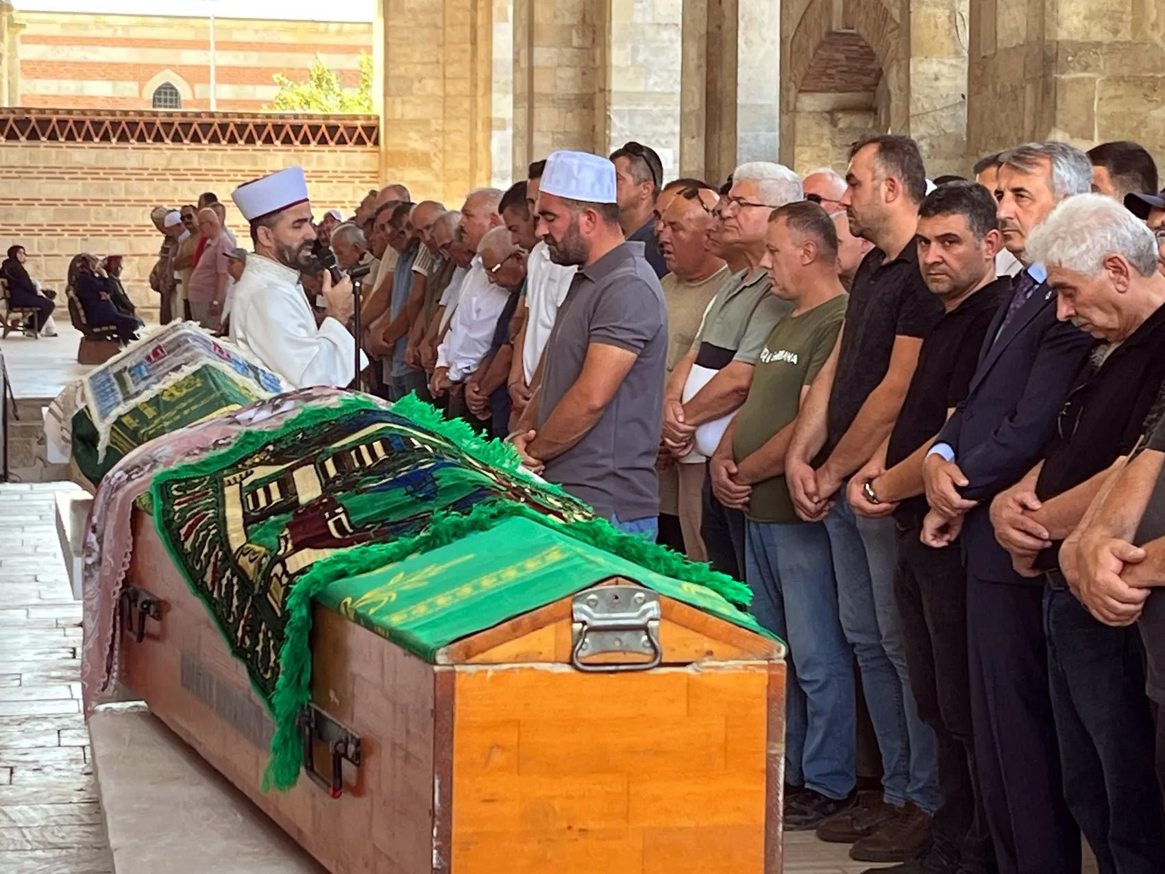 Edirne’de traktör kazasında hayatını kaybeden çift son yolculuğuna uğurlandı